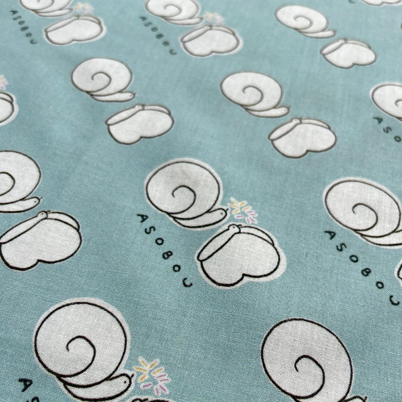 ちょうちょのリサとかたつむりのブレンダがかわいい「ASOBOU」デザイン