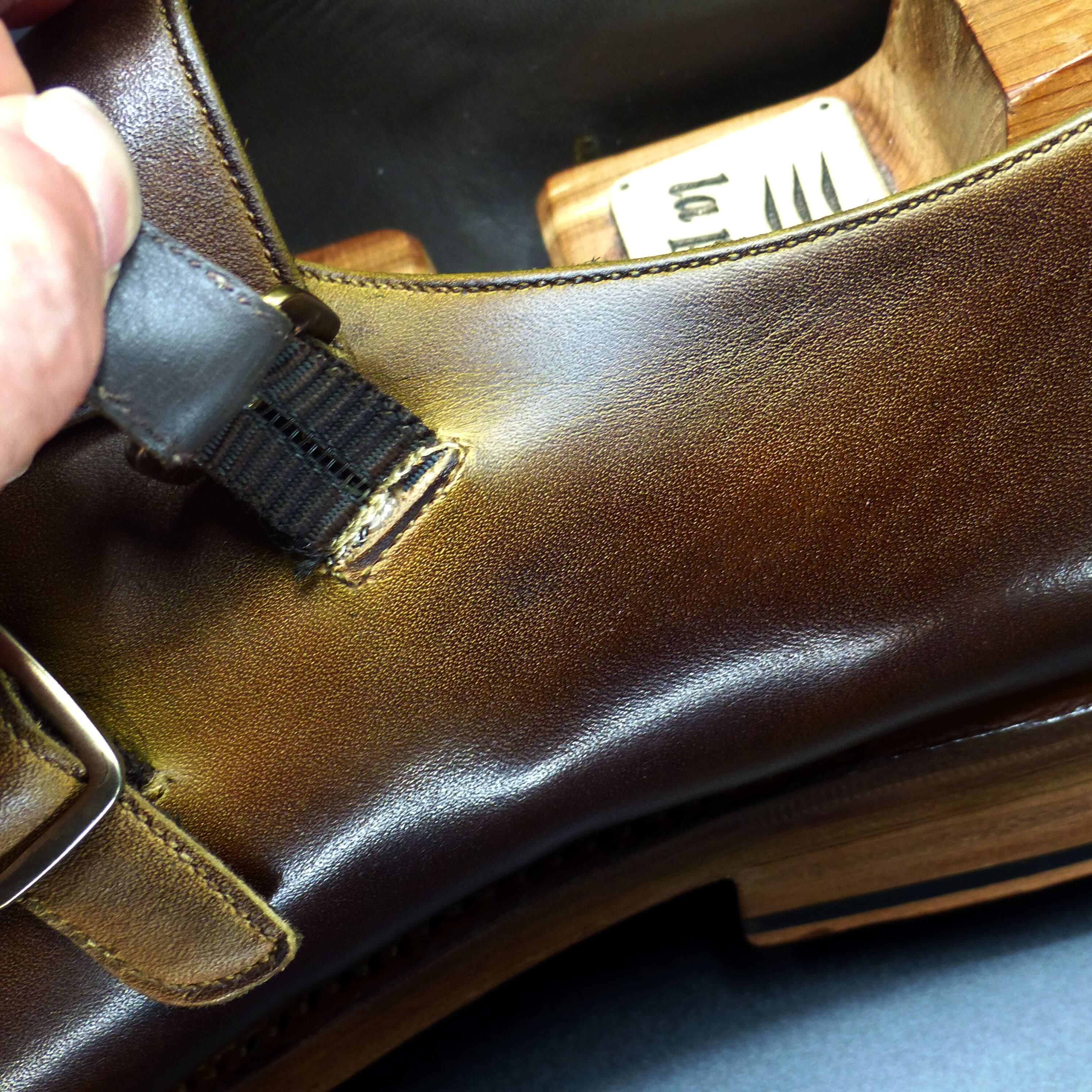 バックルの下はゴア付きでステップイン感覚