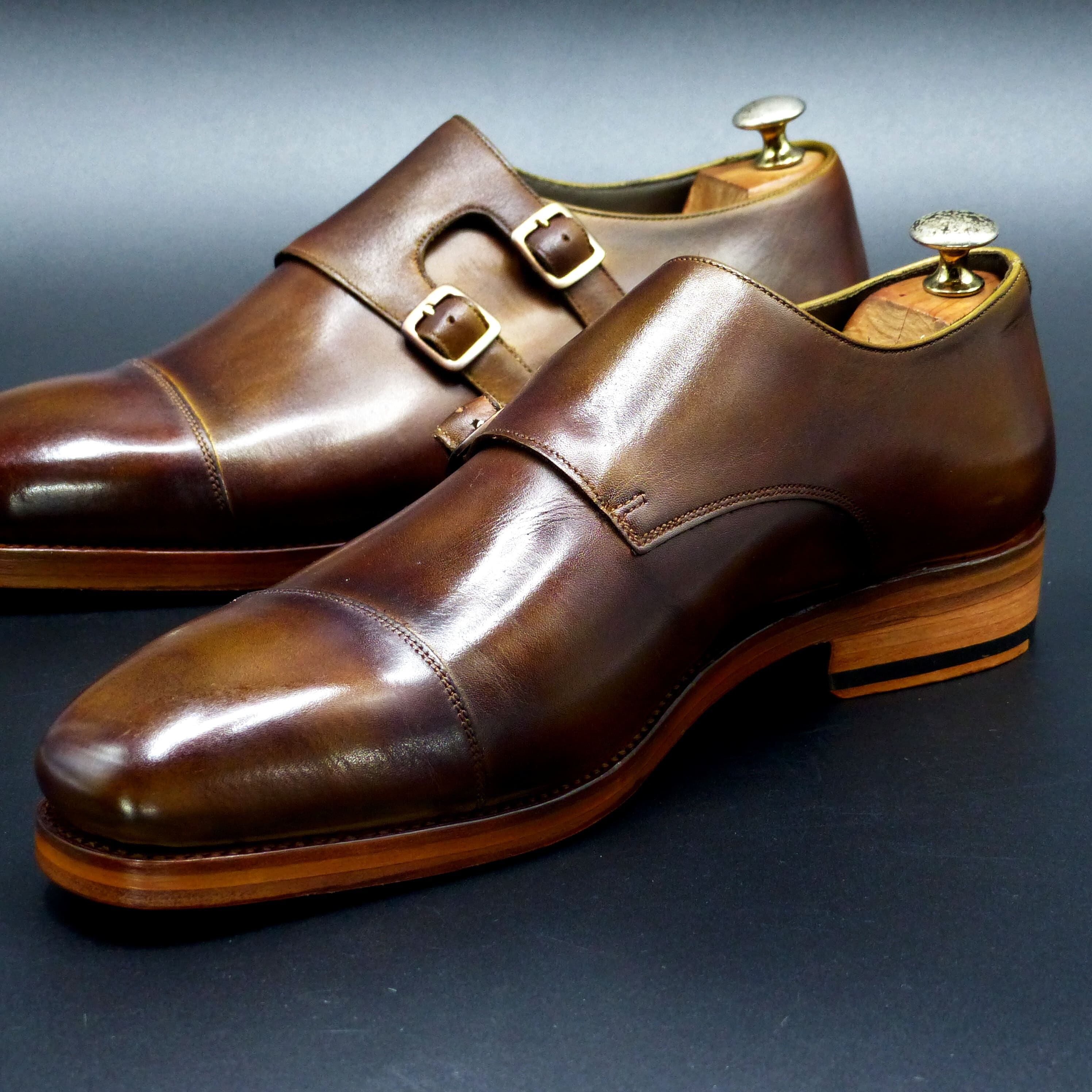 踏まずのくびれが美しい