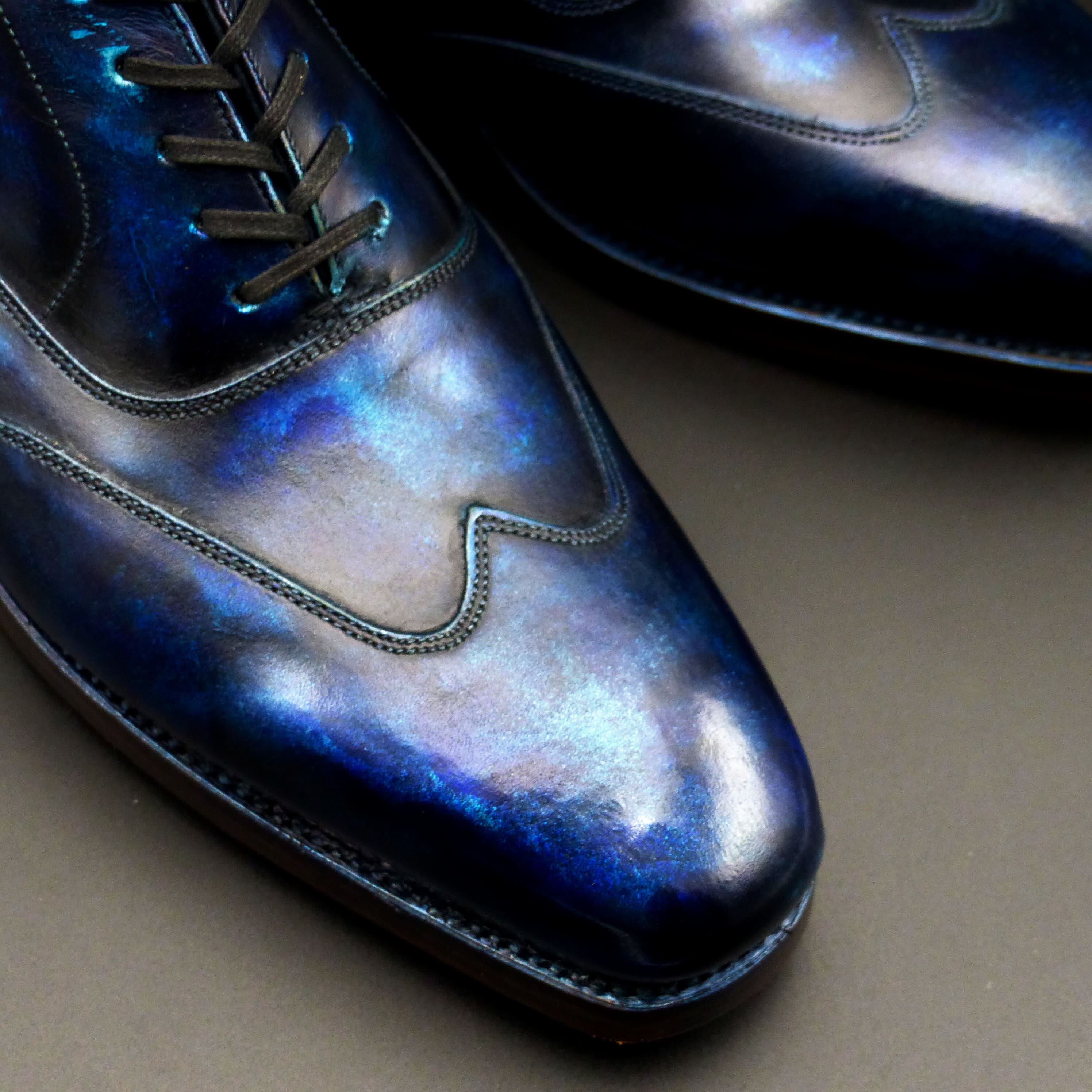 トゥの部分は透明感のあるハンドポリッシュ