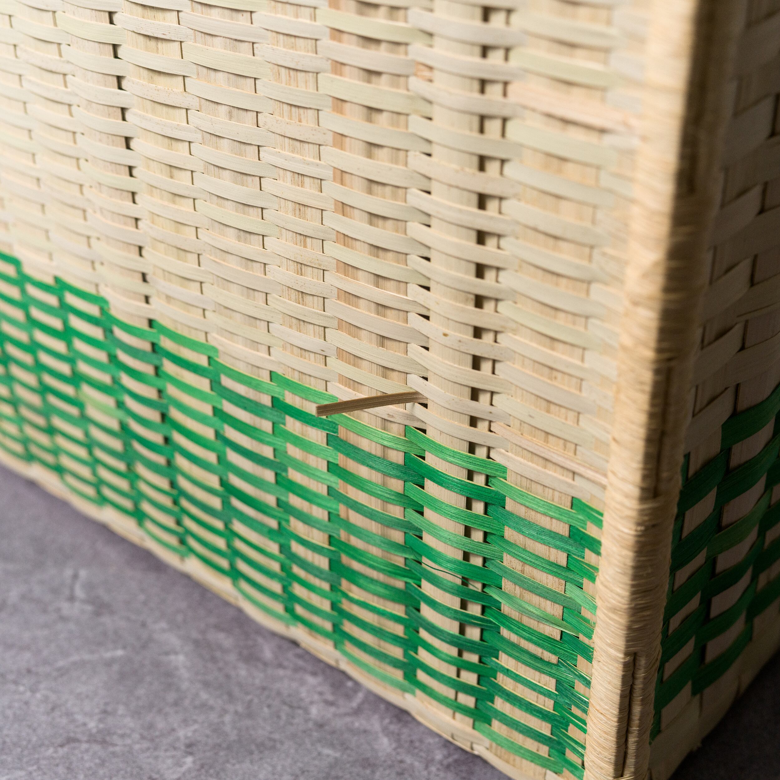 素材の飛び出し