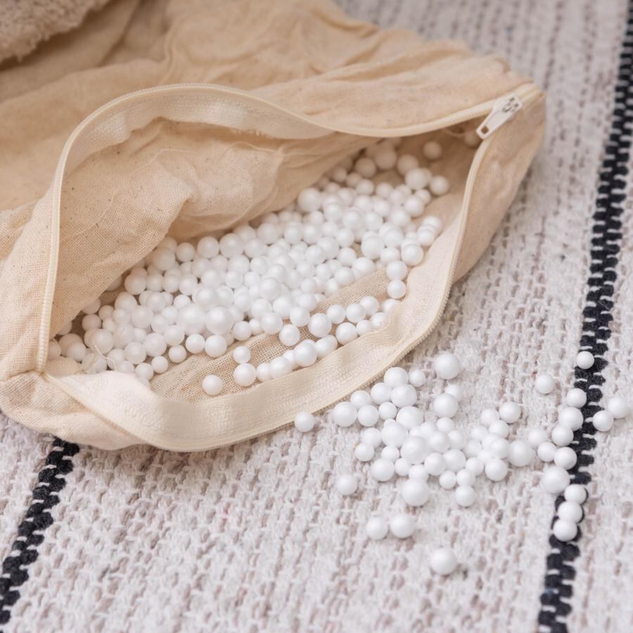 中材に発泡ビーズを使用