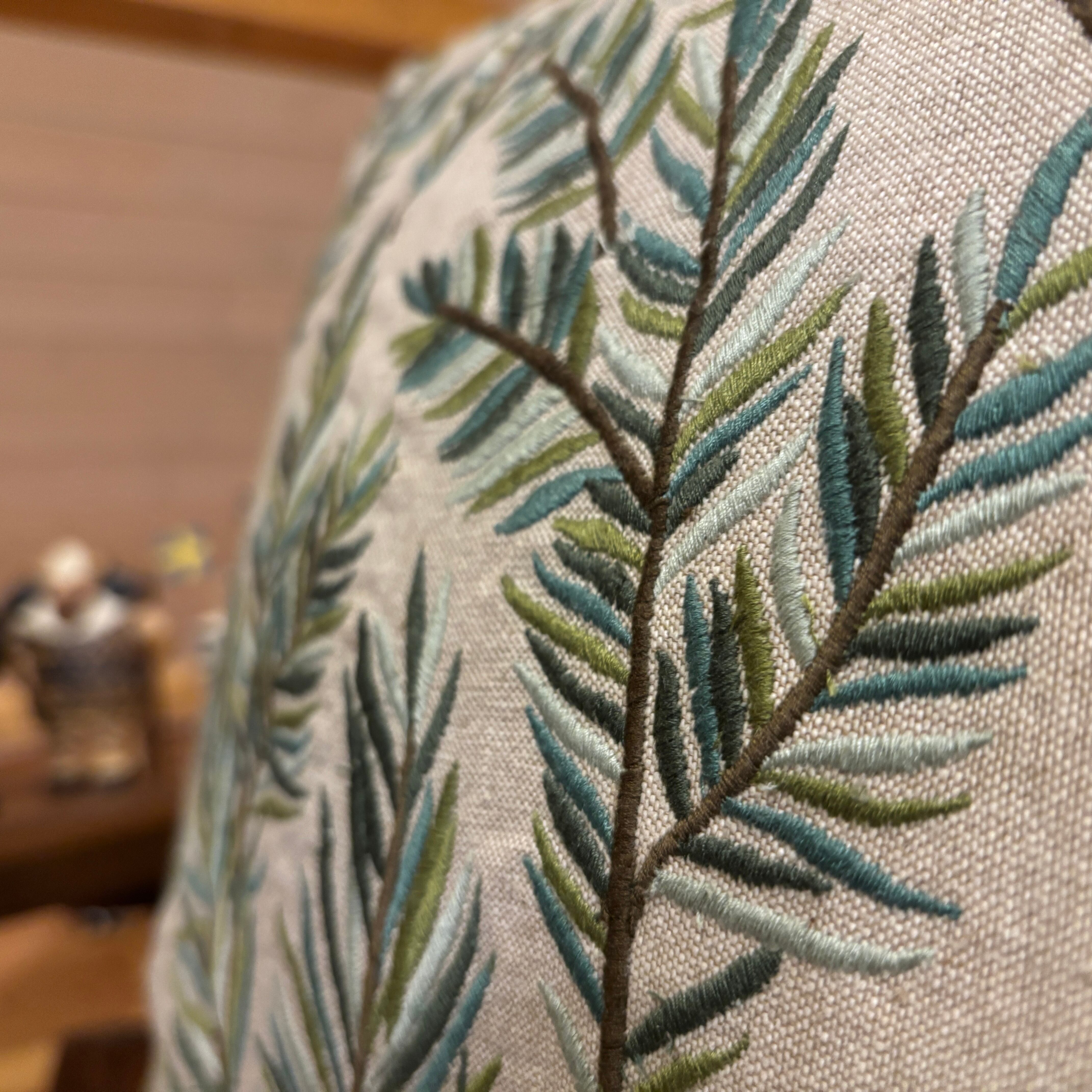 刺繍で描かれたデザイン