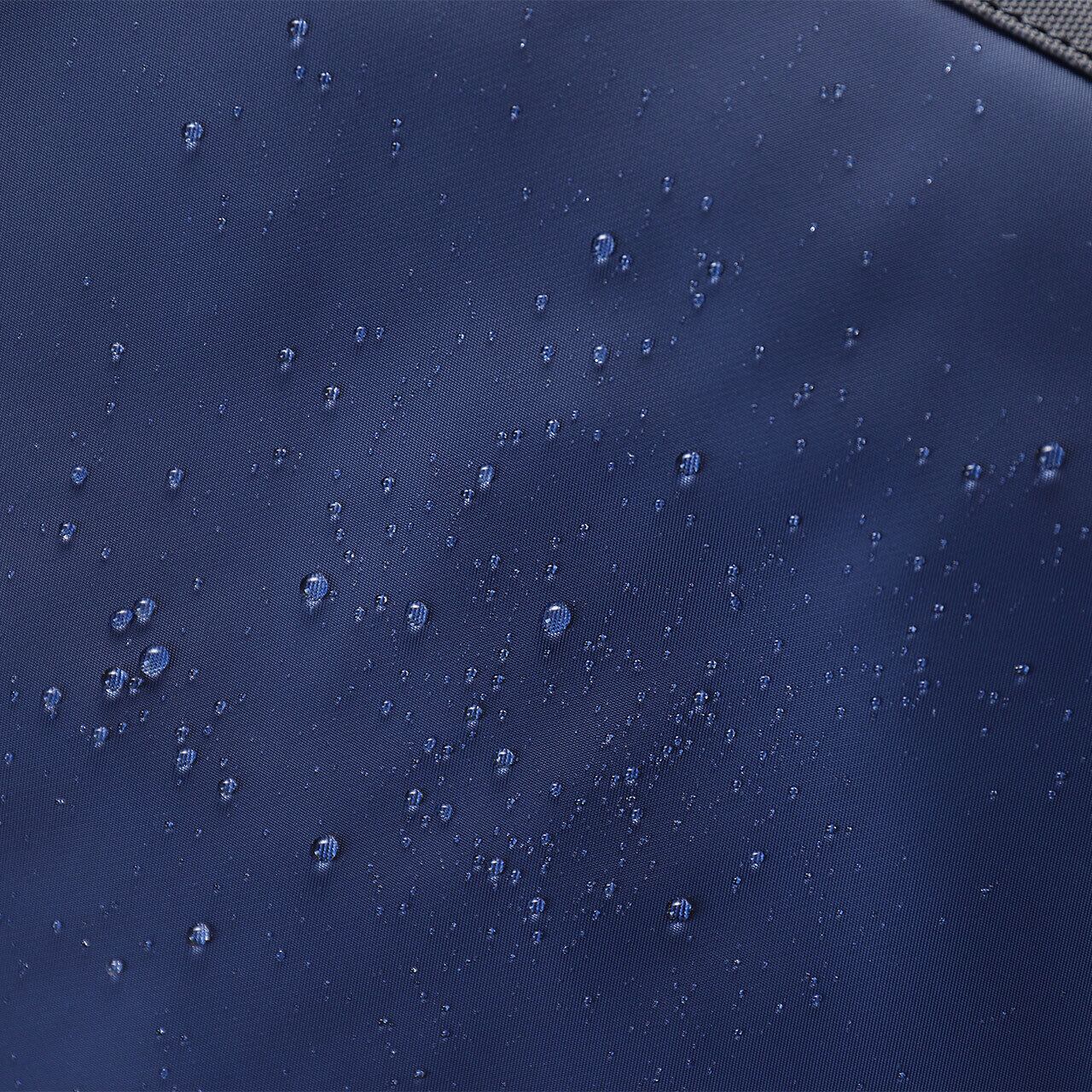 防水、防汚、抗菌作用がある丈夫な生地