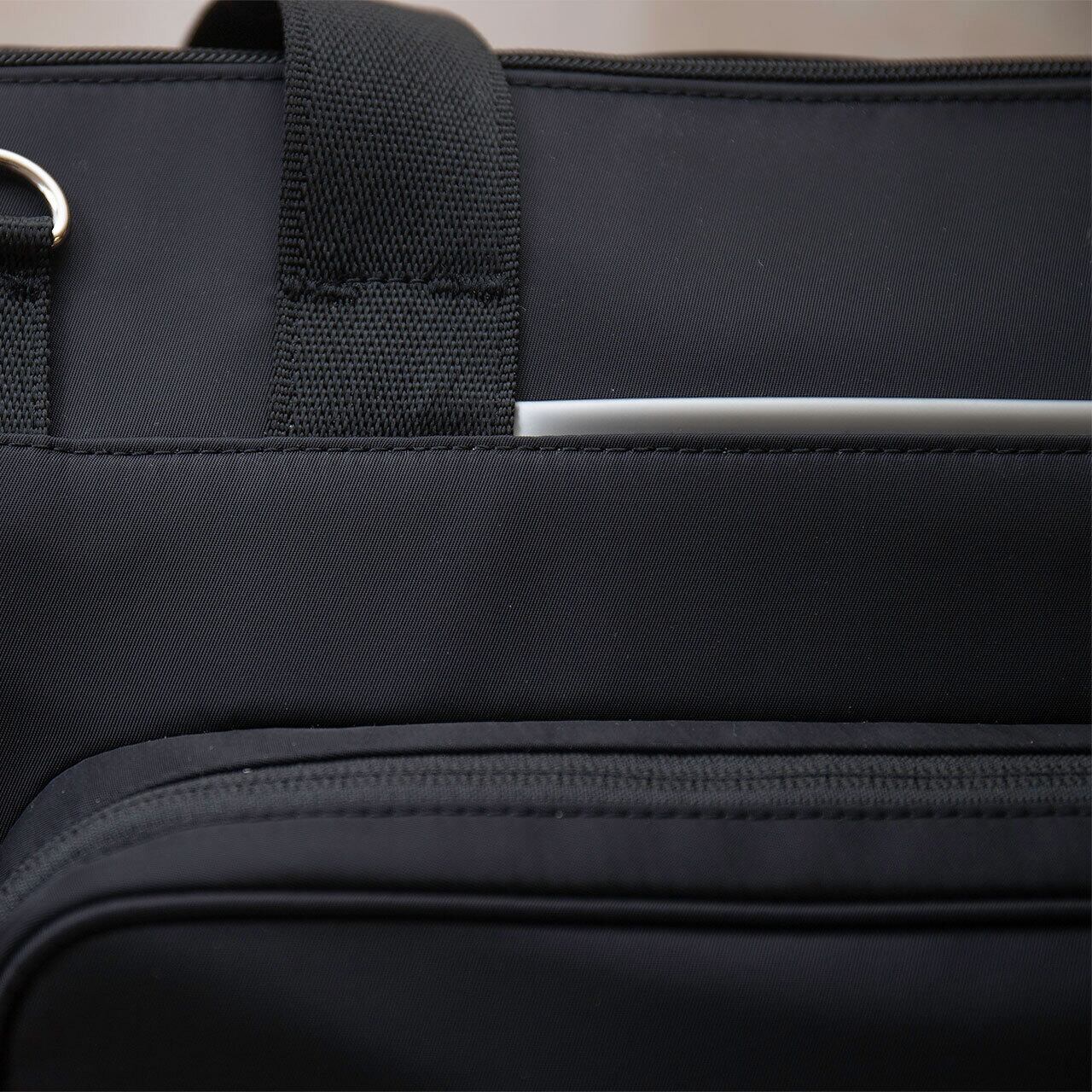 反射材付きで夜道も安心安全に使用できます