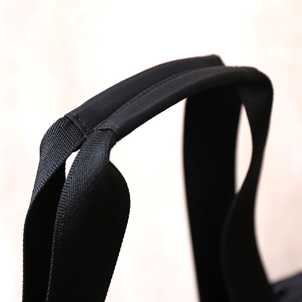 手や方への食い込みを軽減する肩ベルト