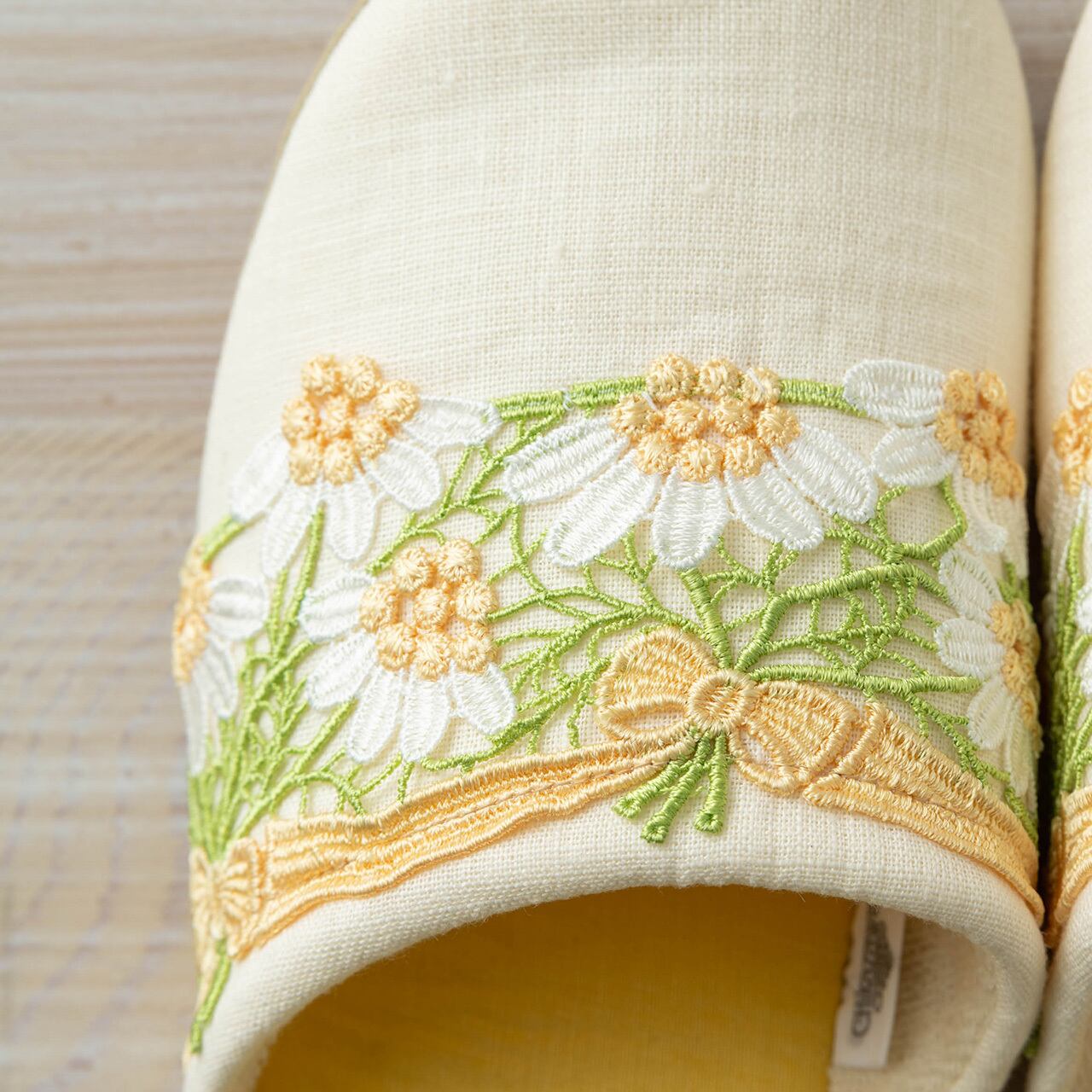 近沢レース店　カモミール　クリーム　【 新品・未使用品 】近沢レース元町本店購入 近沢レース店 タオル ハンカチ レディース 「近沢レース店