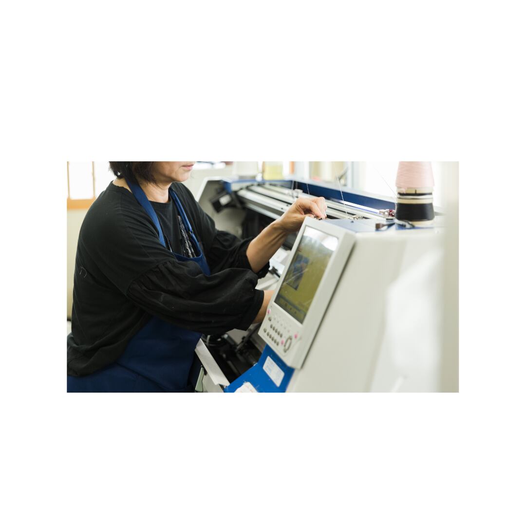 一枚一枚時間をかけて丁寧に編み立てます