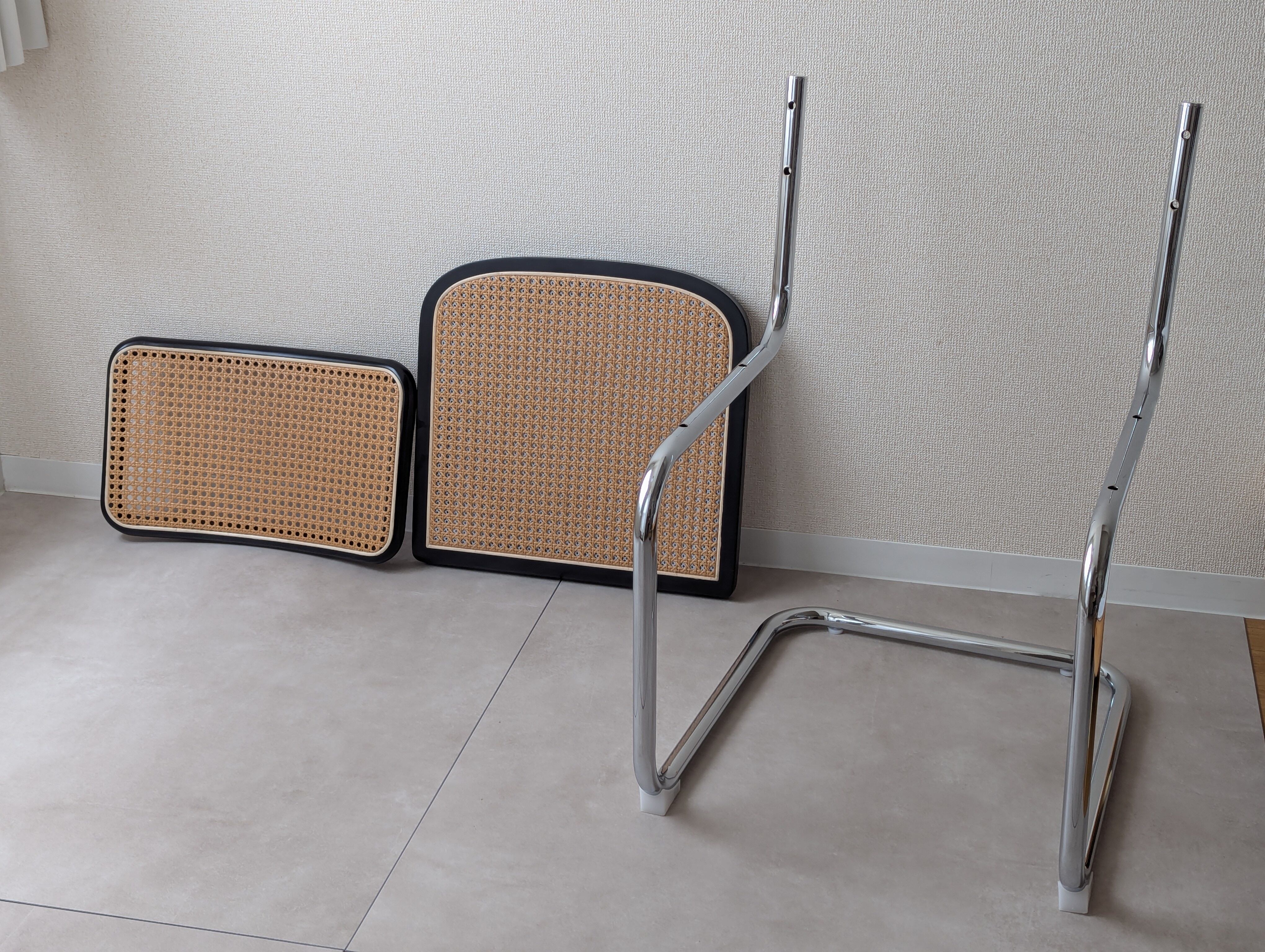 チェスカアームレスチェア ブラック | Reformo