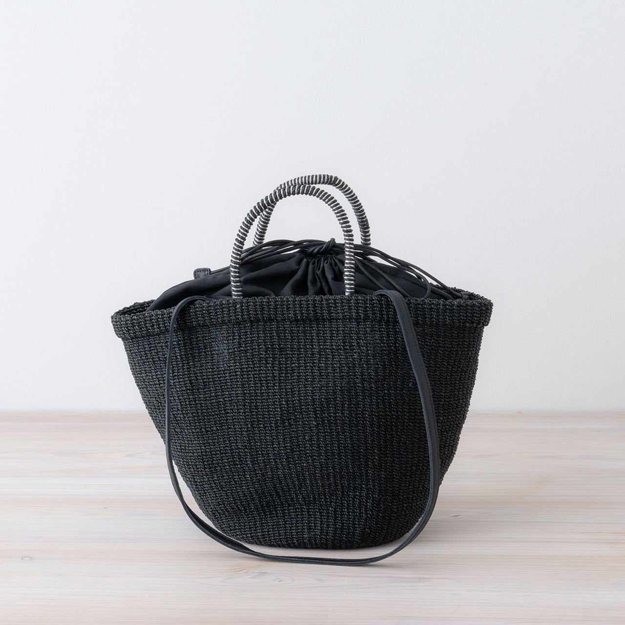 裏側はシンプルにロゴなし