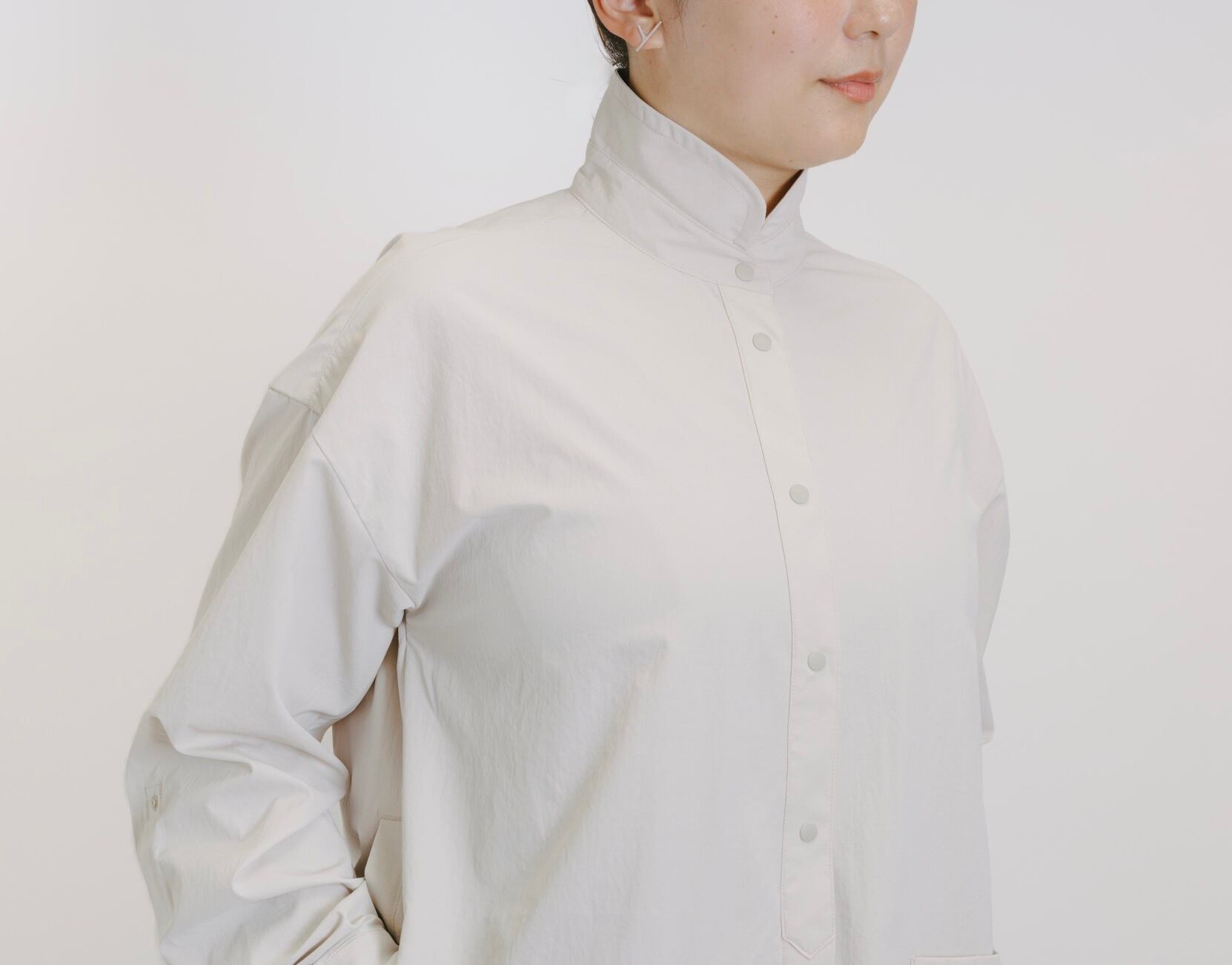 日焼けが気になる際には、襟を立ち上げて使ってください。