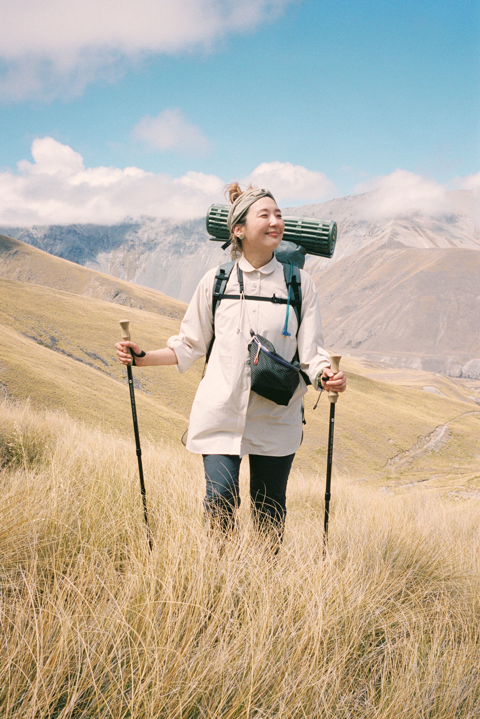 この写真も、腰ベルトを装着していないのではなく、ワンピースの下に隠れています！