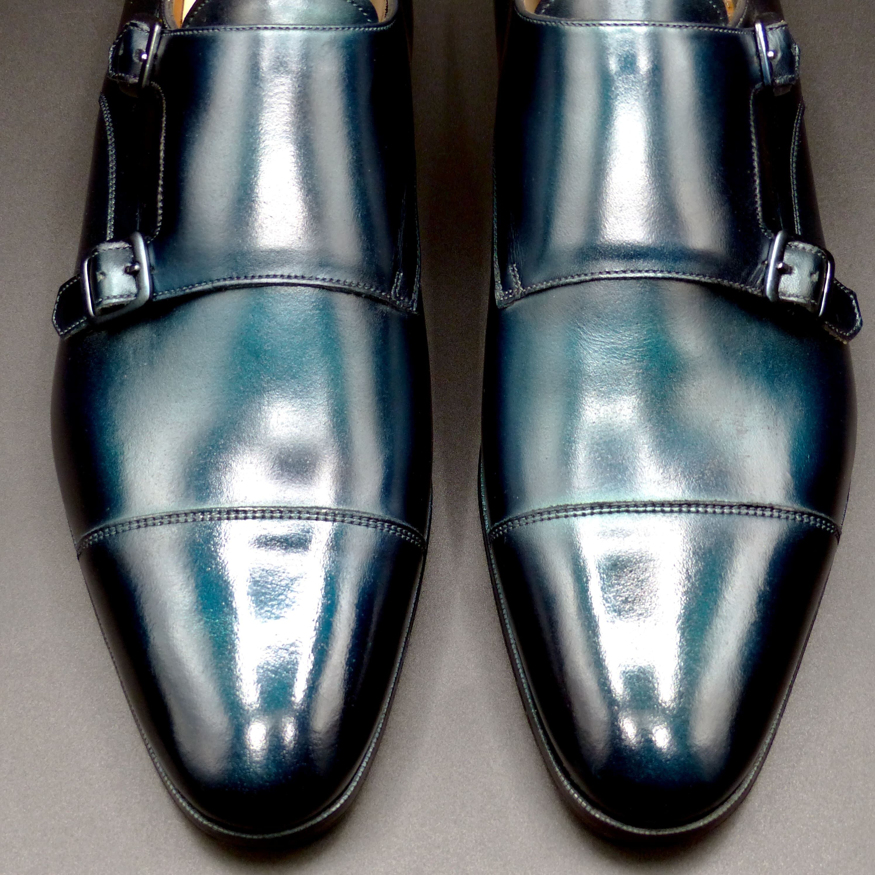 飽きのこないフォルムの英国調ラウンドトゥ