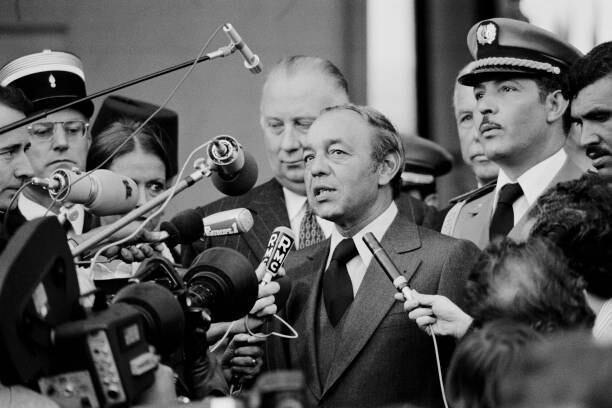 King Hassan ll をオマージュしたフィッシュマウスラペル