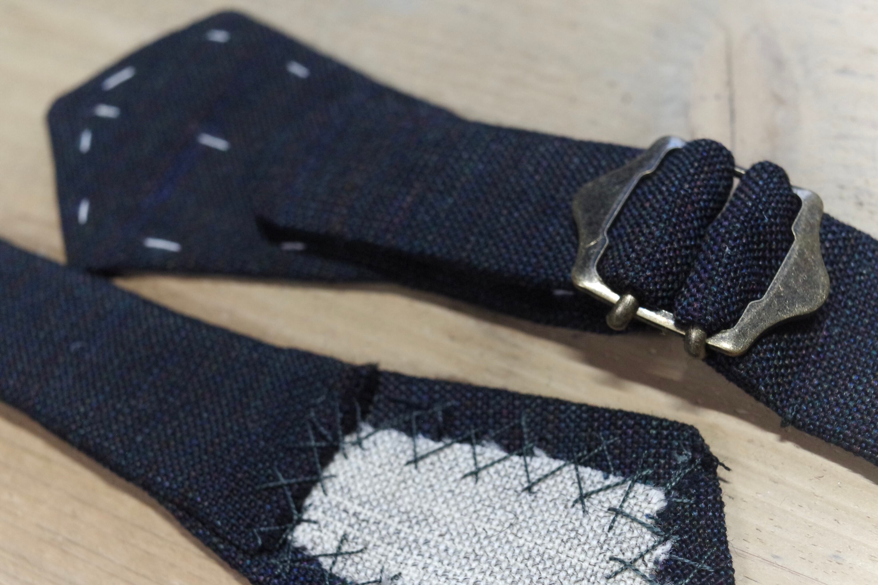 芯地を据えることでホールド力の高い仕様です