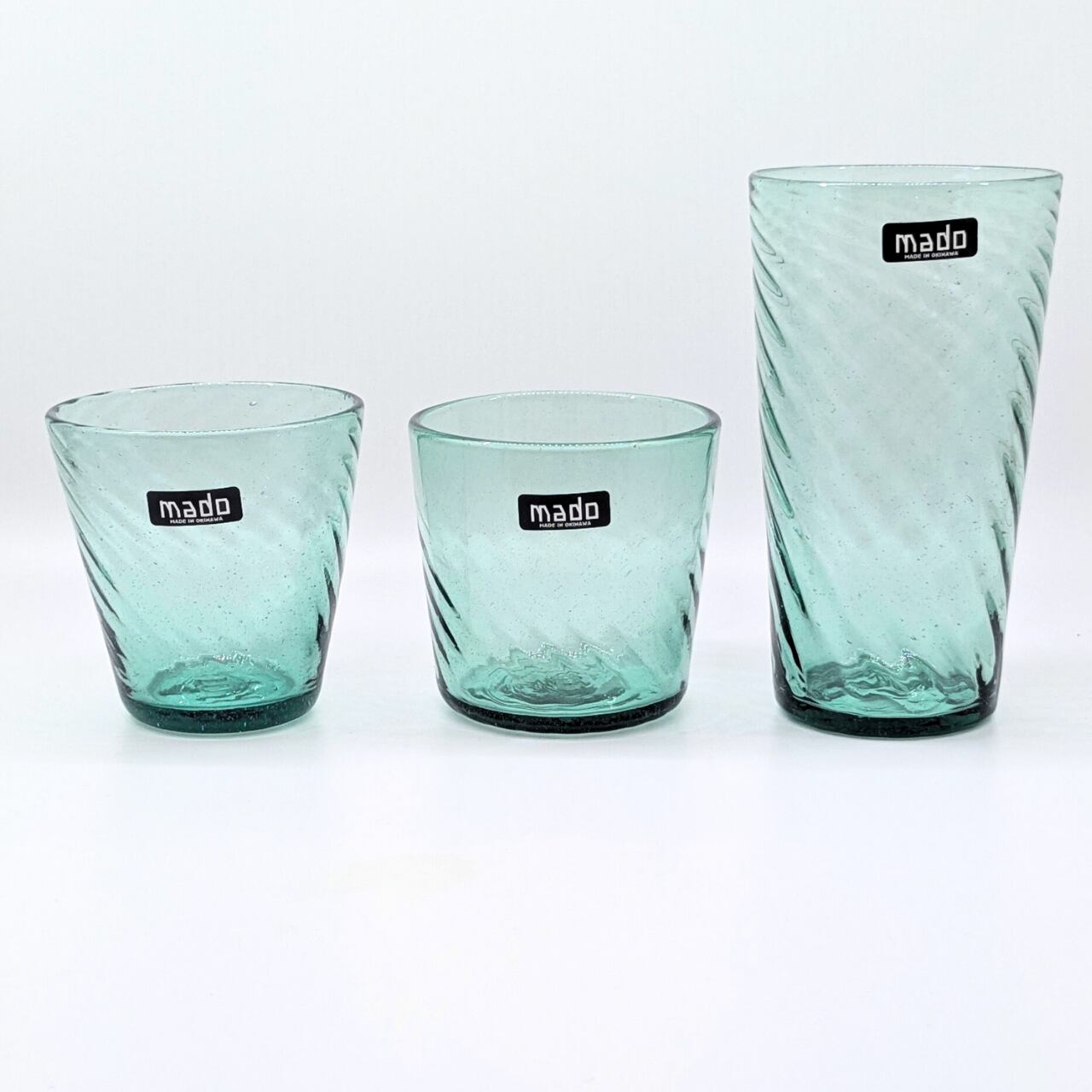 画像向かって左から、タンブラーS、ロックグラス、タンブラーL