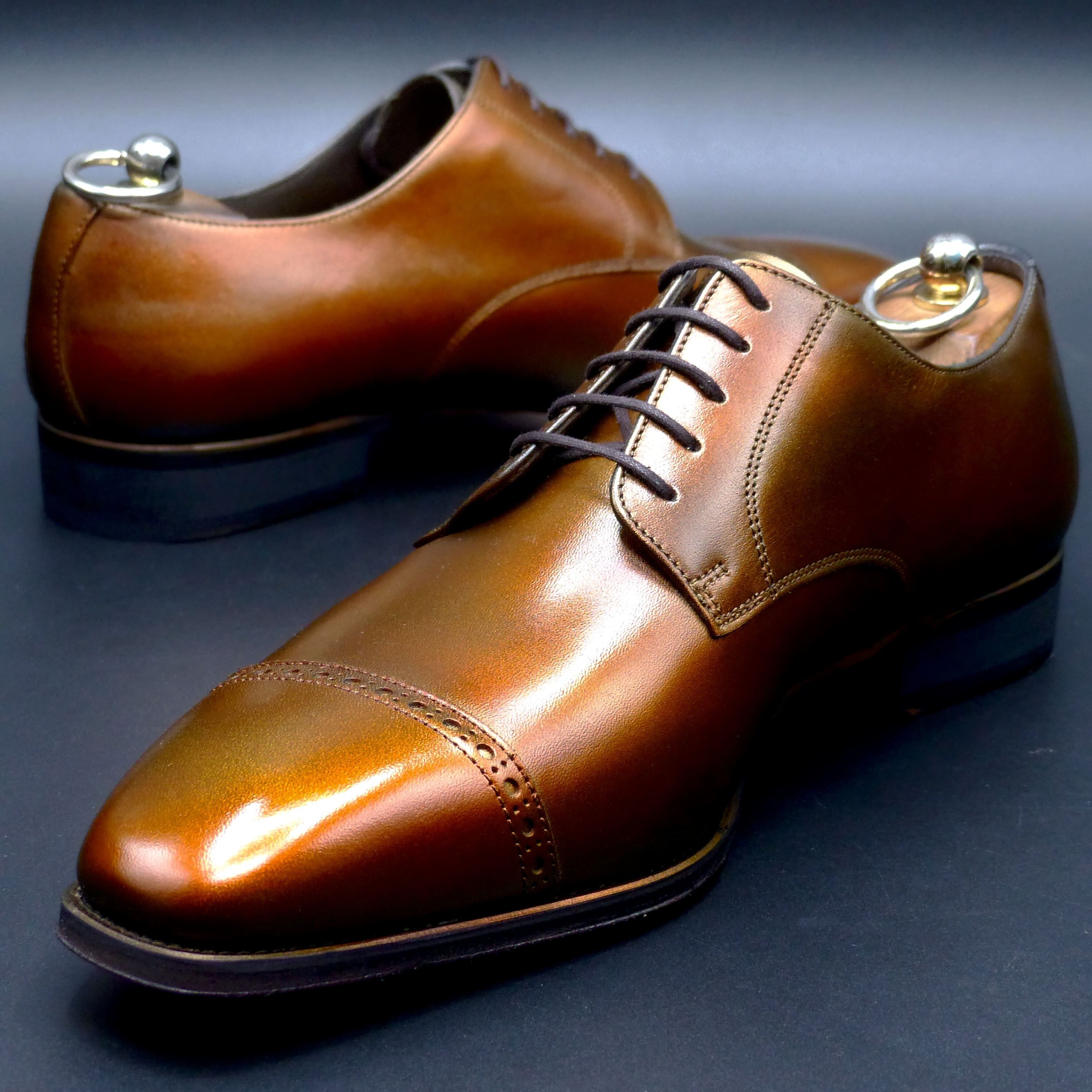 踏まずのくびれが美しい