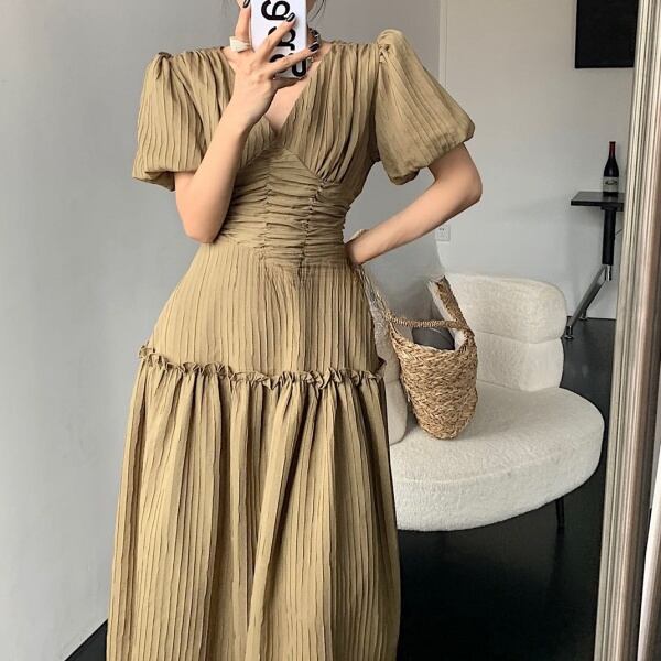 ベージュ