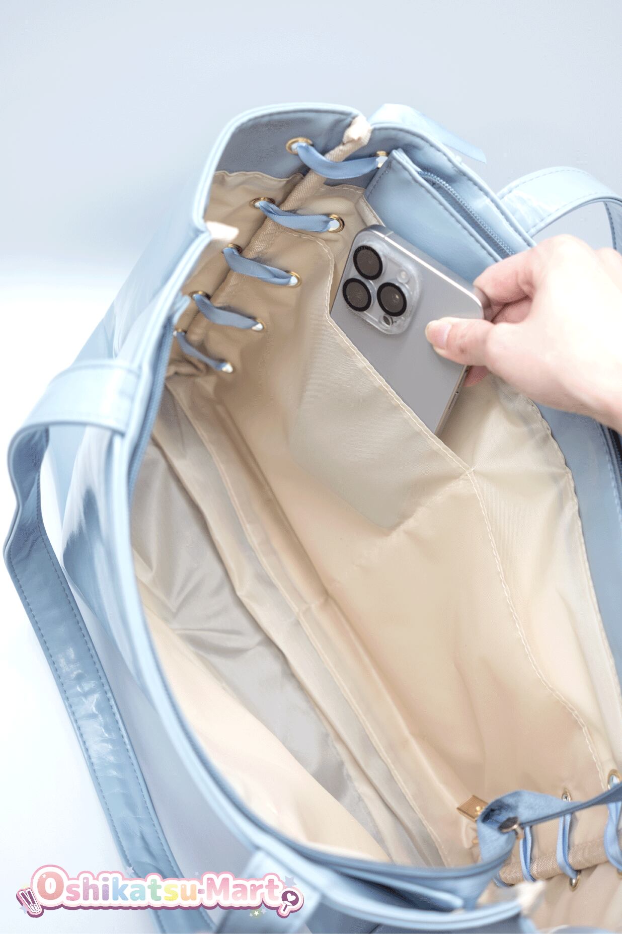 A4ファイルもすっぽり。荷物が増えても、まだまだ入る♪