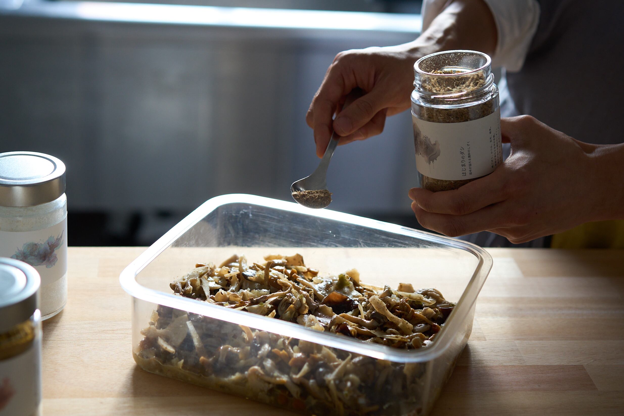 はじまりのダシは「3種のきのこと蓮根の和風マリネ」に使用