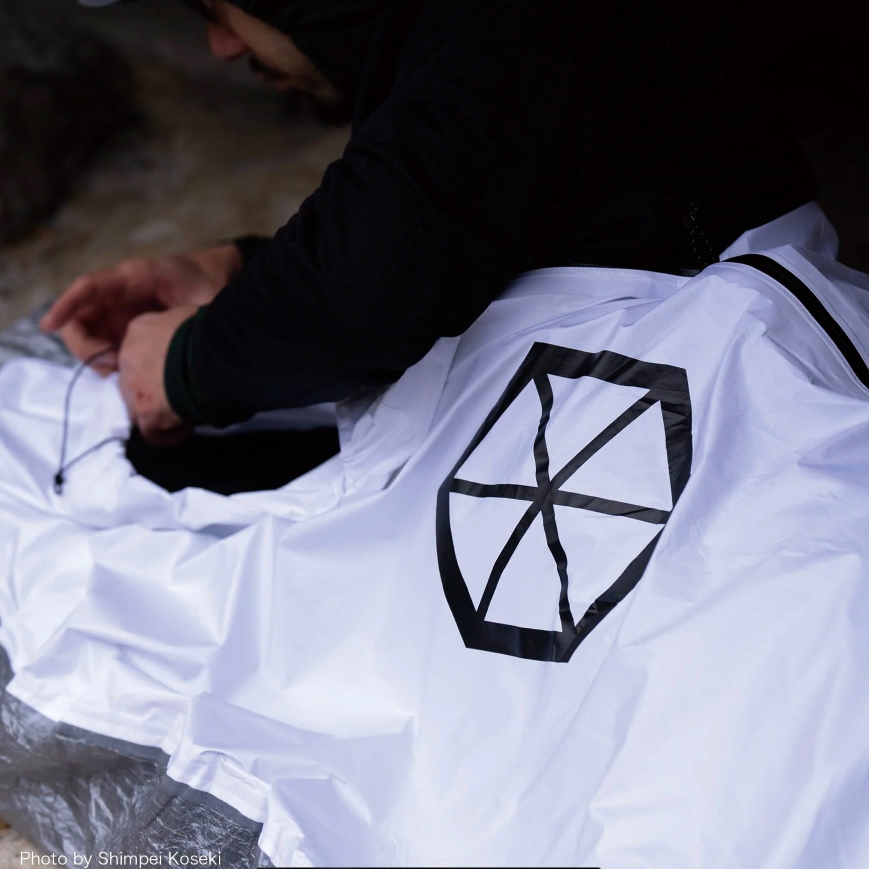 防水透湿素材3レイヤー生地を採用することで居住性と超軽量化を高次元で実現