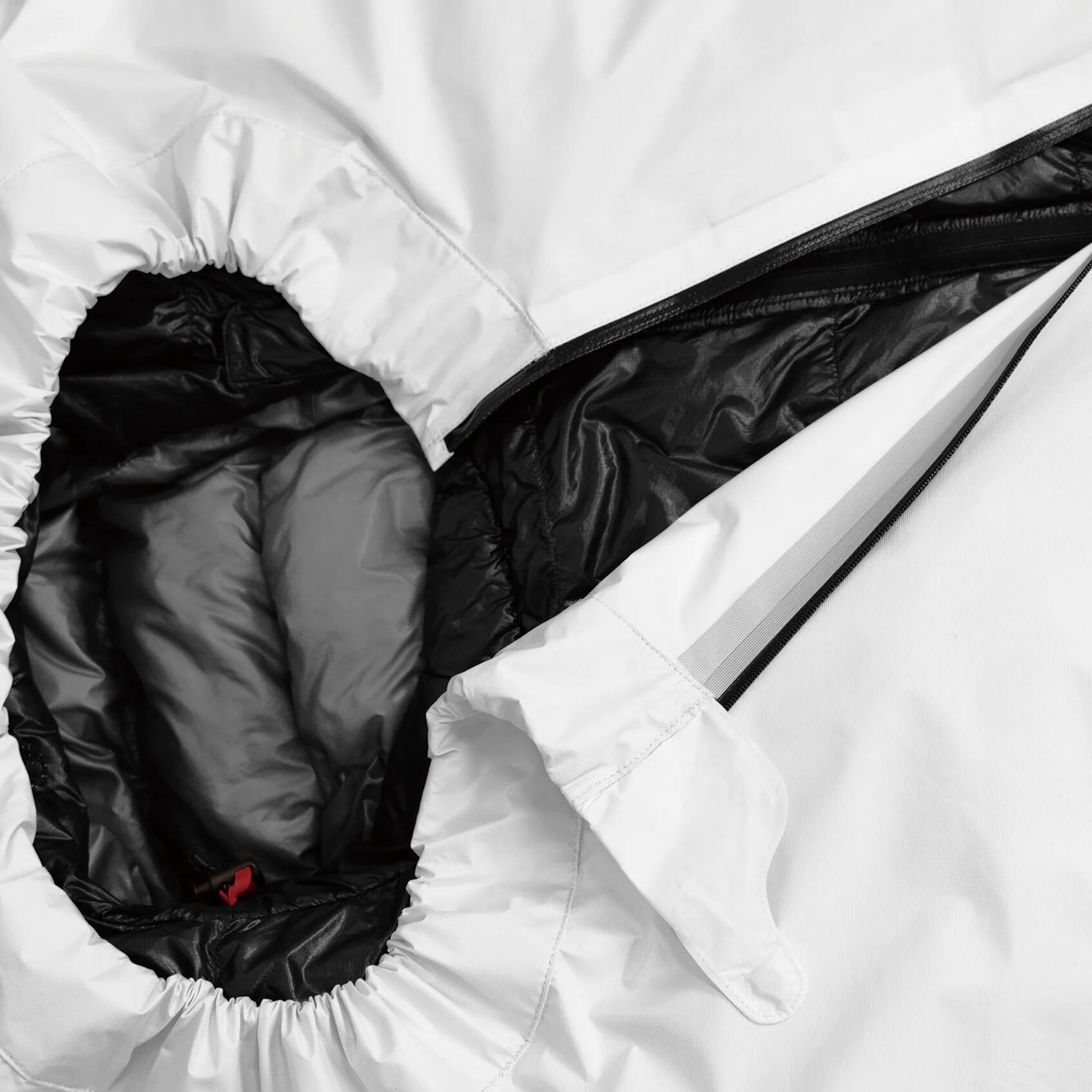 口部分のガードにベルクロではなくマグネットを採用