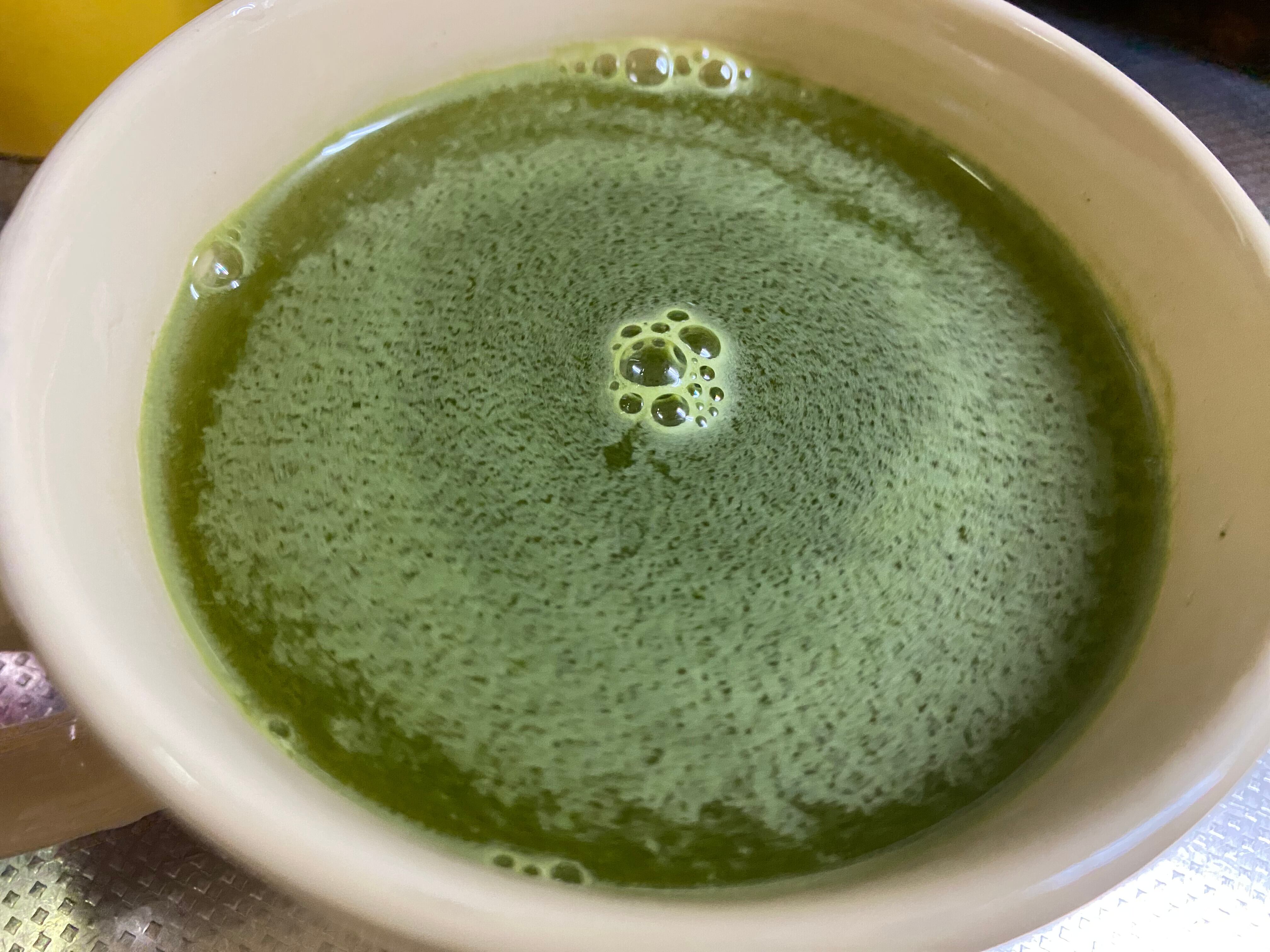 お水で溶くと熱に弱いビタミン摂取にもってこいです。お好みのシリアルを加えてもOK❣️