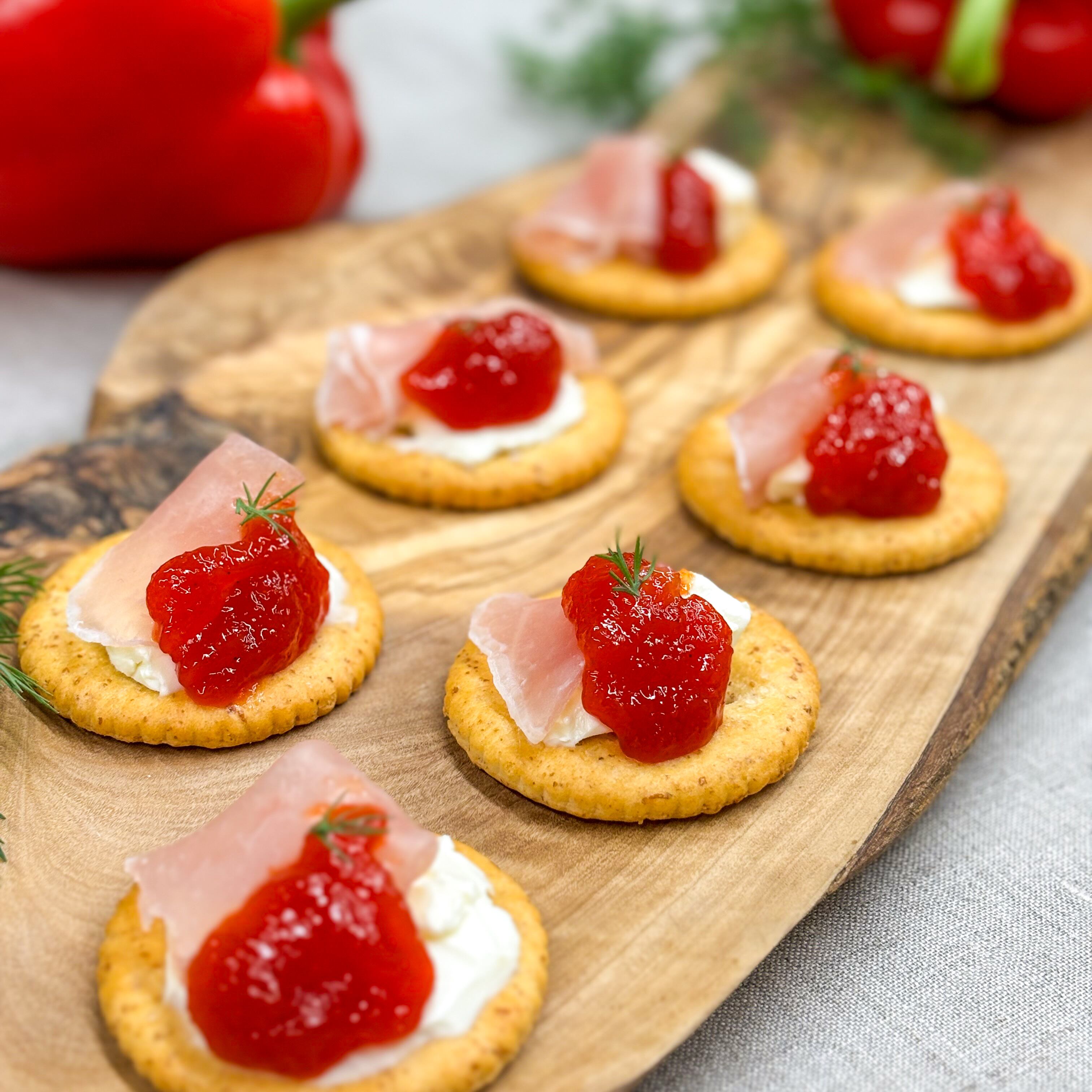 クラッカーに乗せてワインのお供に