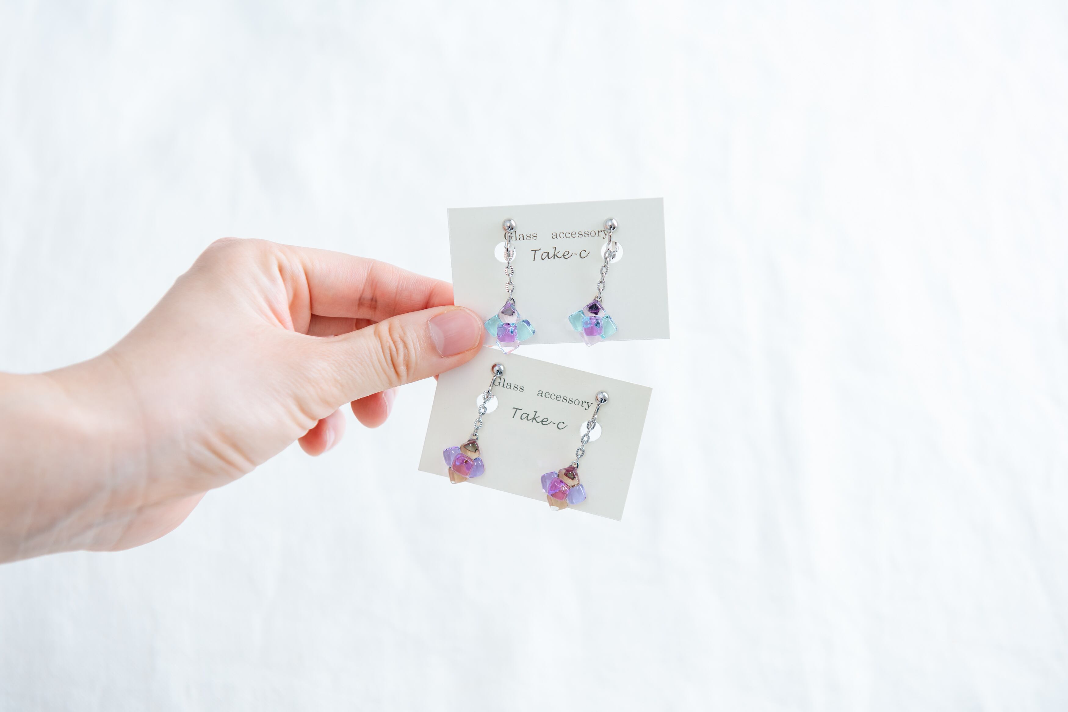 台紙に付けて発送します。