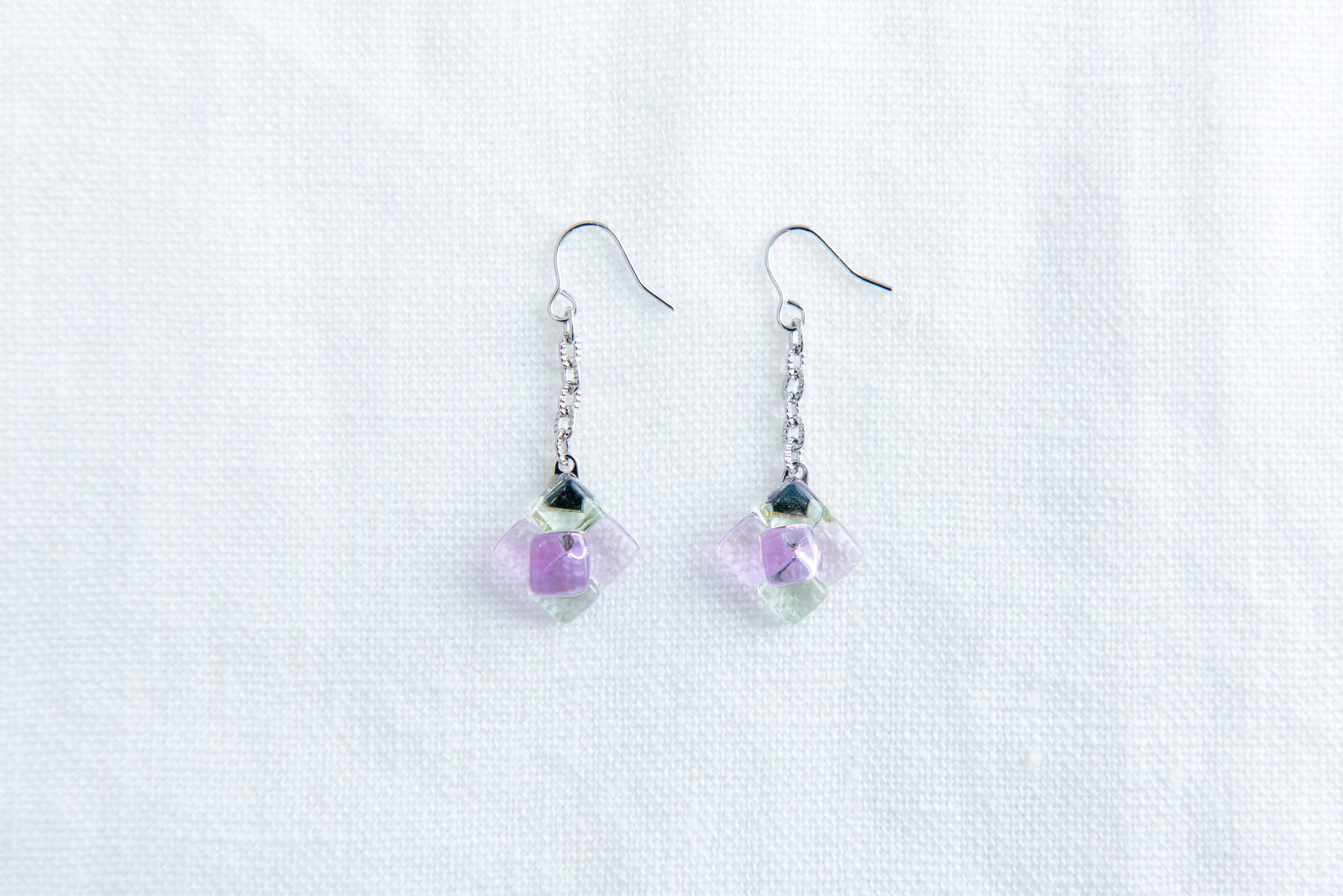 ピンク色×緑色×紫色