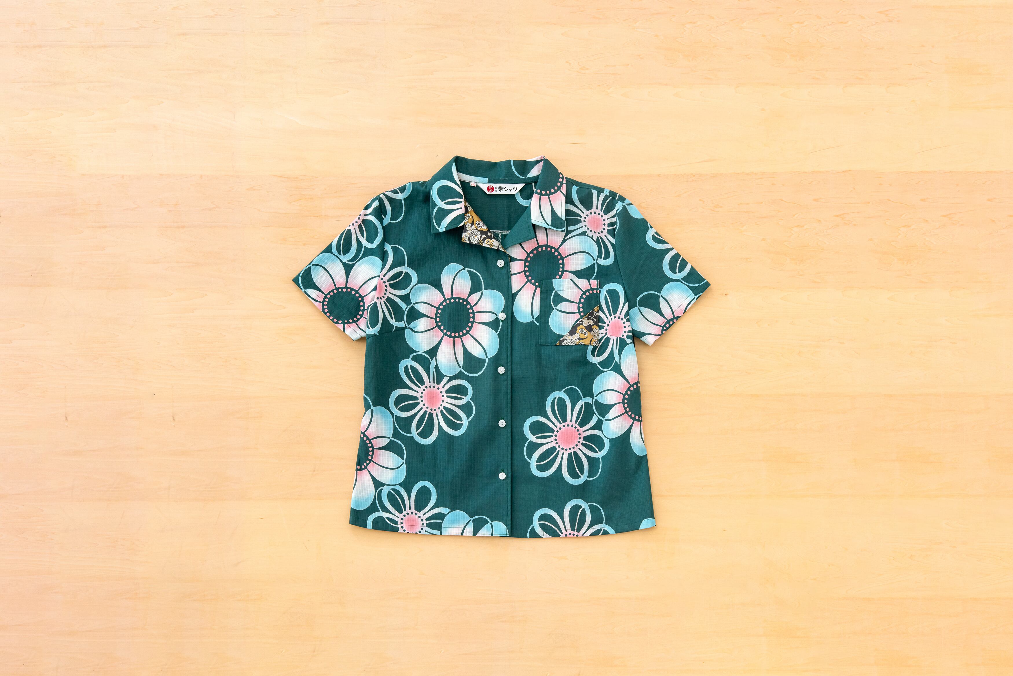 緑（写真はレディースXLサイズ）