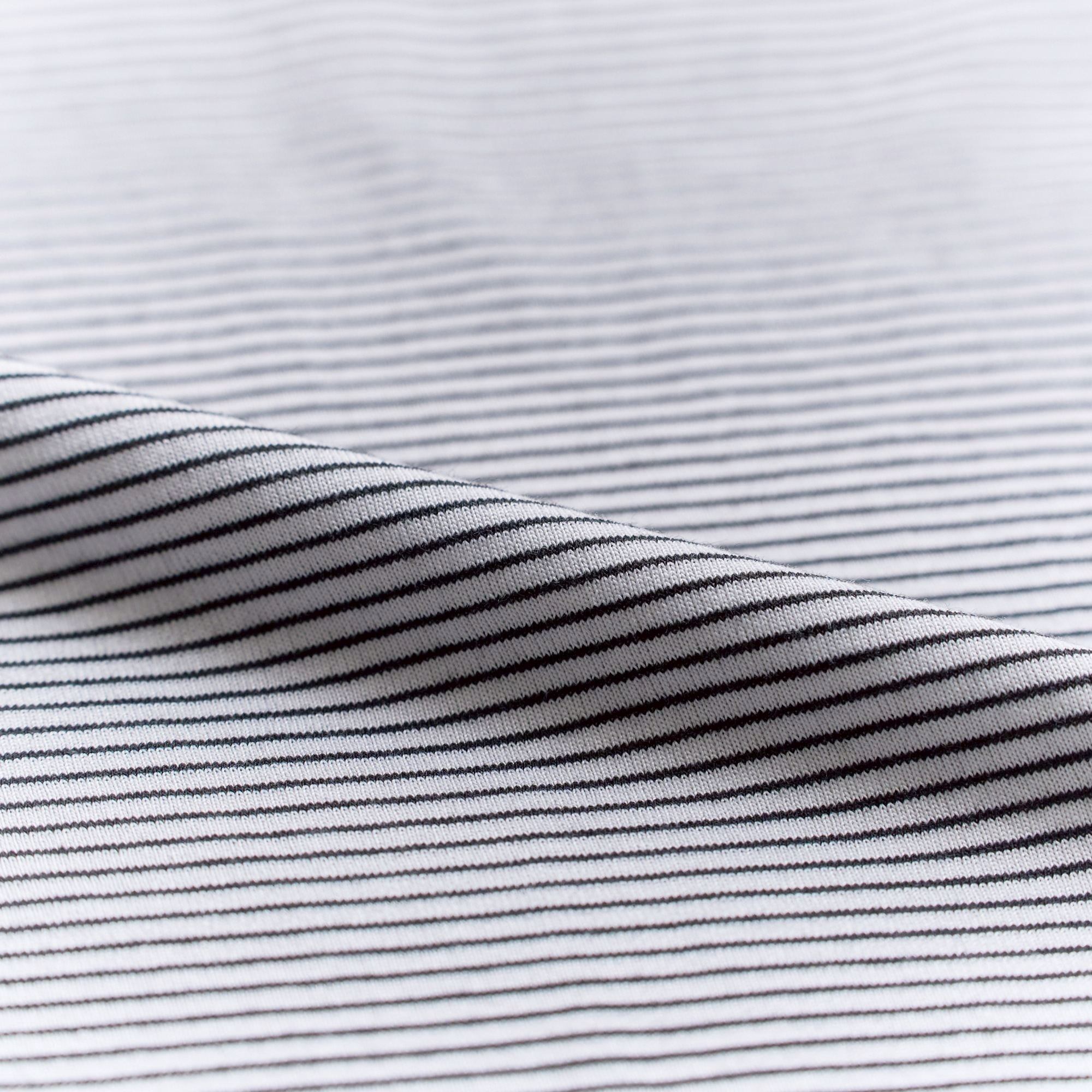 汗染みも目立ちにくいショートゲージのボーダー