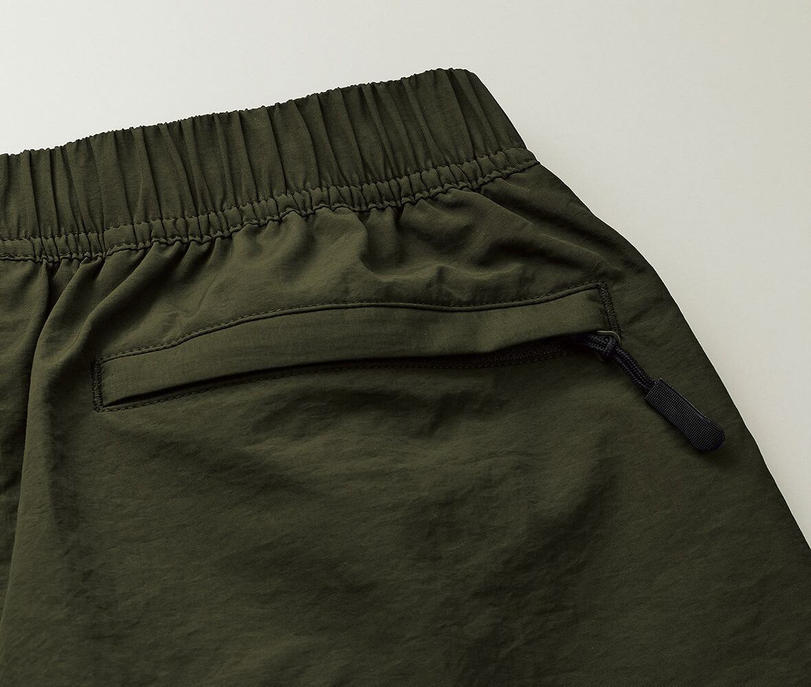 片玉縁仕様のヒップポケット（右側のみ）