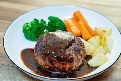 ハンバーグ（デミソース）