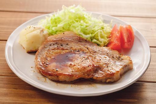 黒胡椒のきいたポークソテー