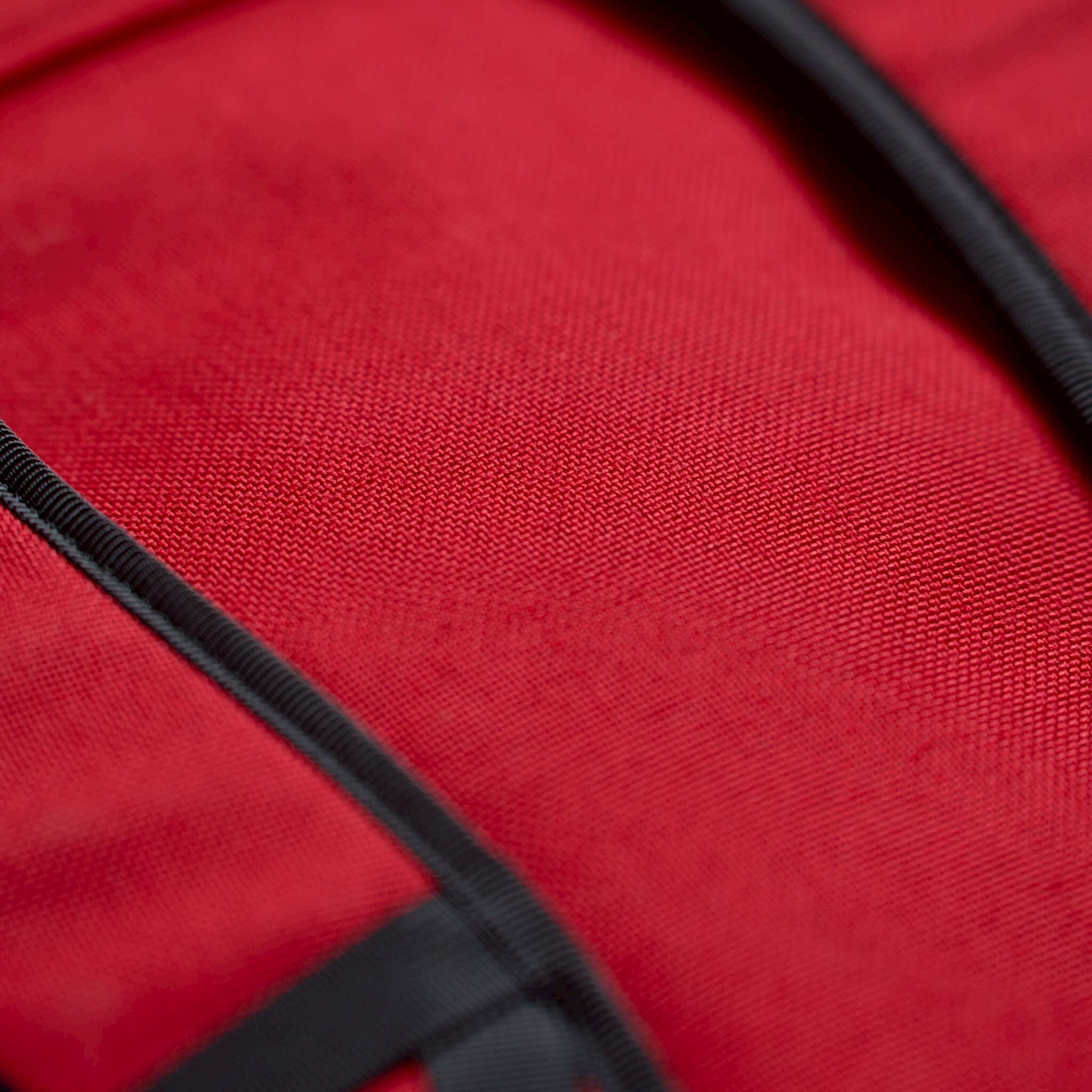 タフでレトロで新しいCORDURA 1000 REDカラー