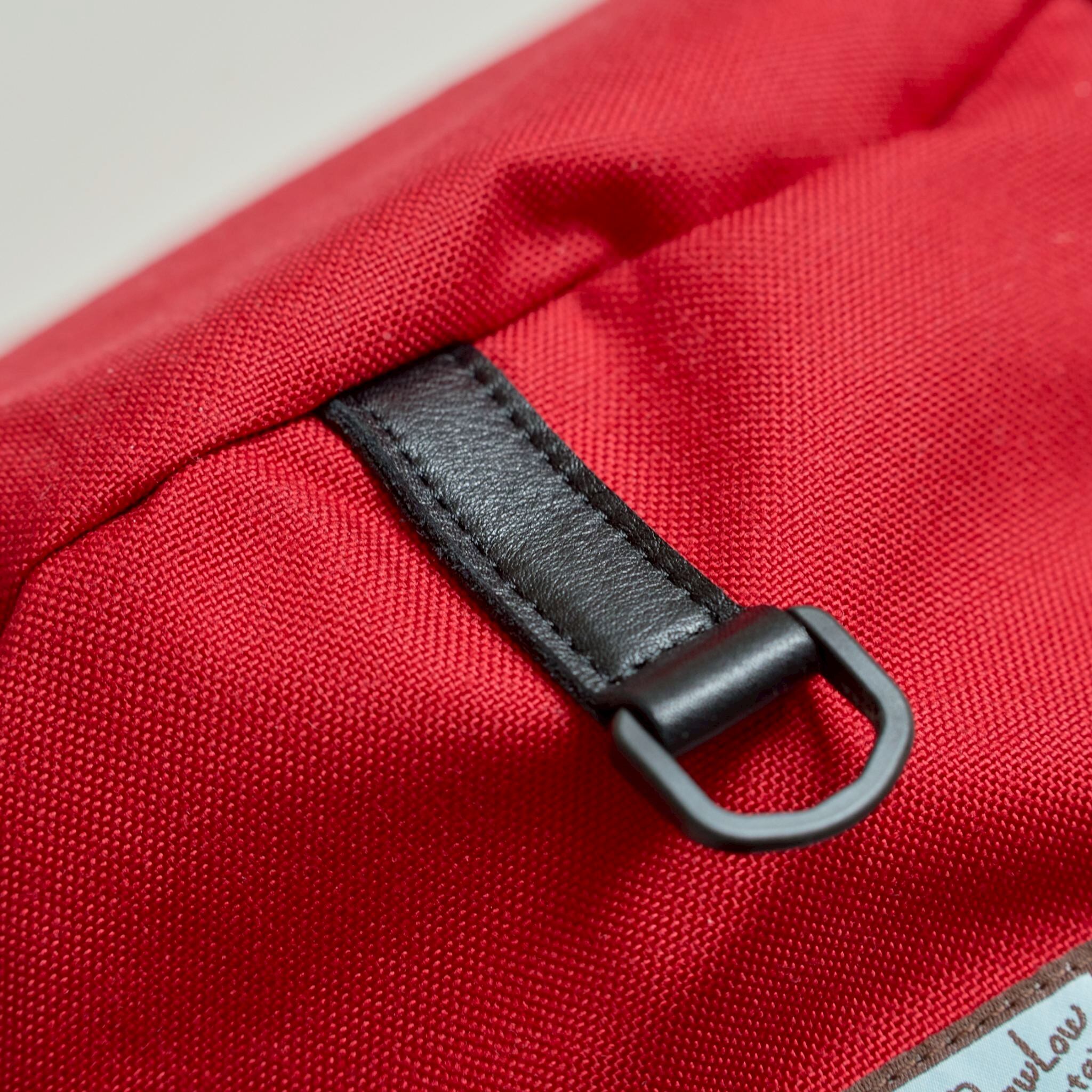 ロウロウ得意の革アクセサリー、ランディックネットなどを付けられるDカン