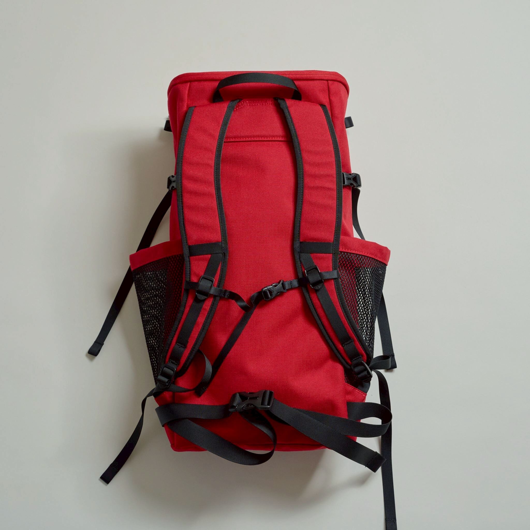 シンプルでシンプルで背負いやすいショルダーハーネス