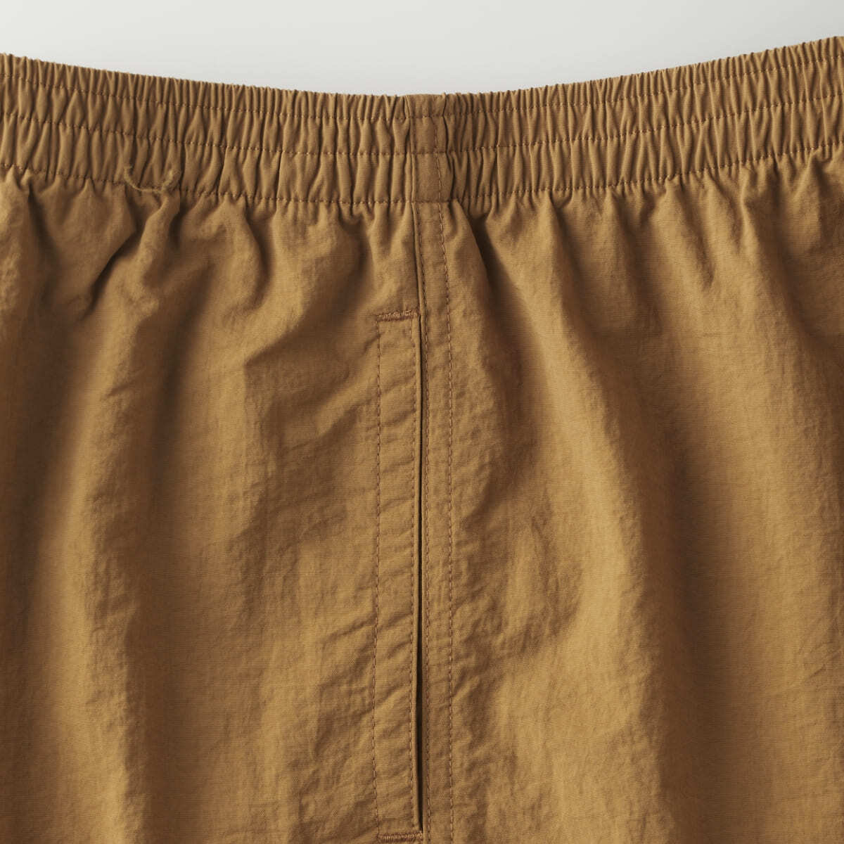 サイドポケット上下にカン抜きステッチ補強あり