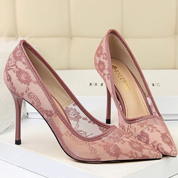 ピンクベージュ