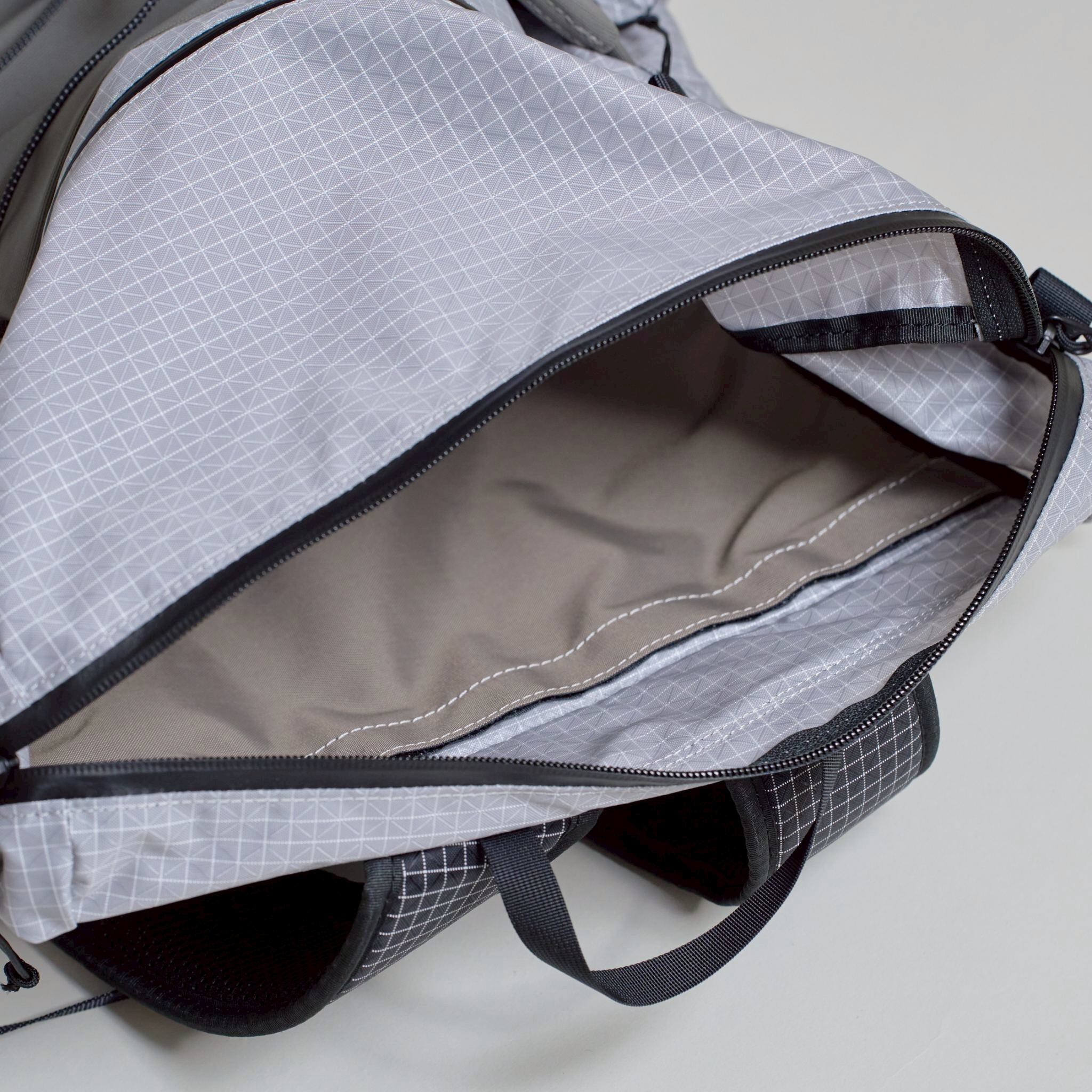 背面パッドは出し入れすることができます