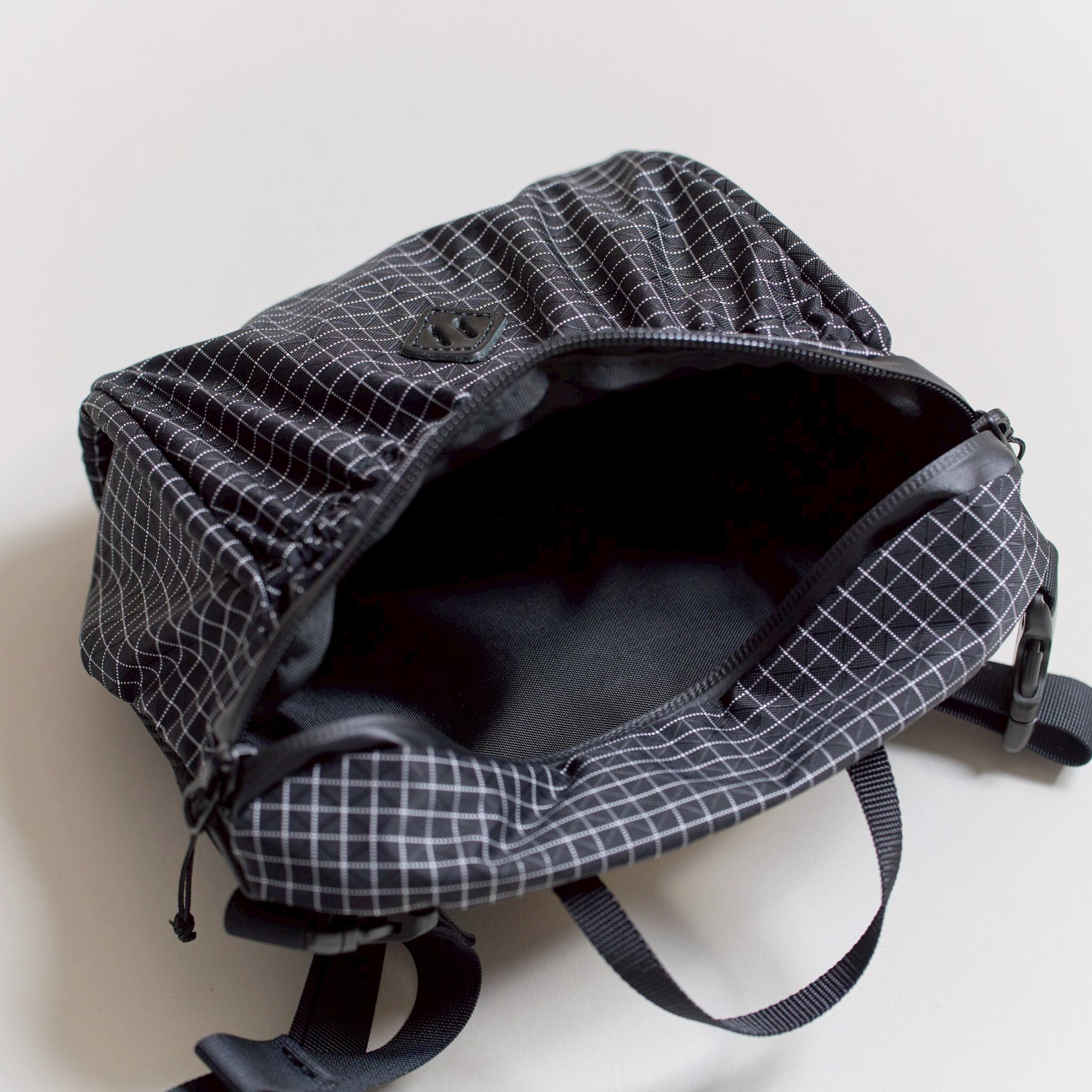 大きすぎないちょうど良い容量、芯材により立体感をキープ