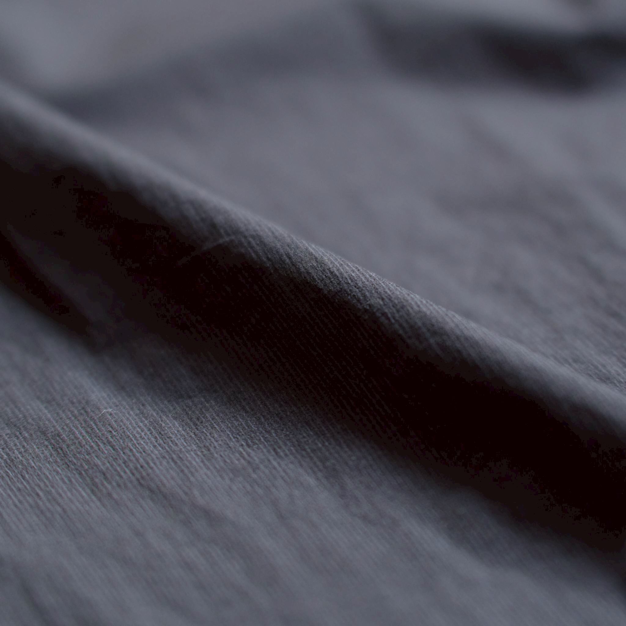 さらさらして気持ちの良いクリスピーナイロン