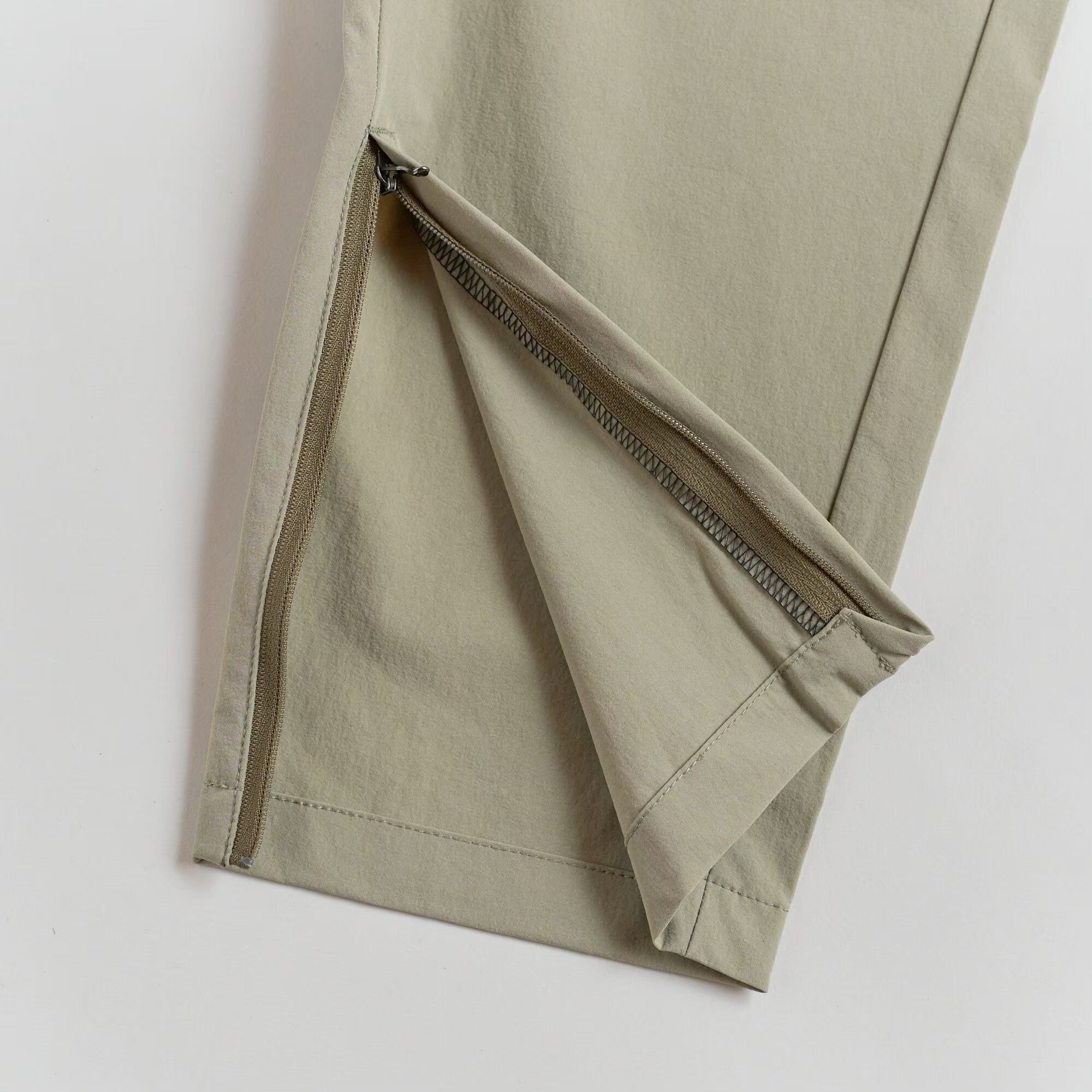 ブーツにフィッティングできるサイドジッパー