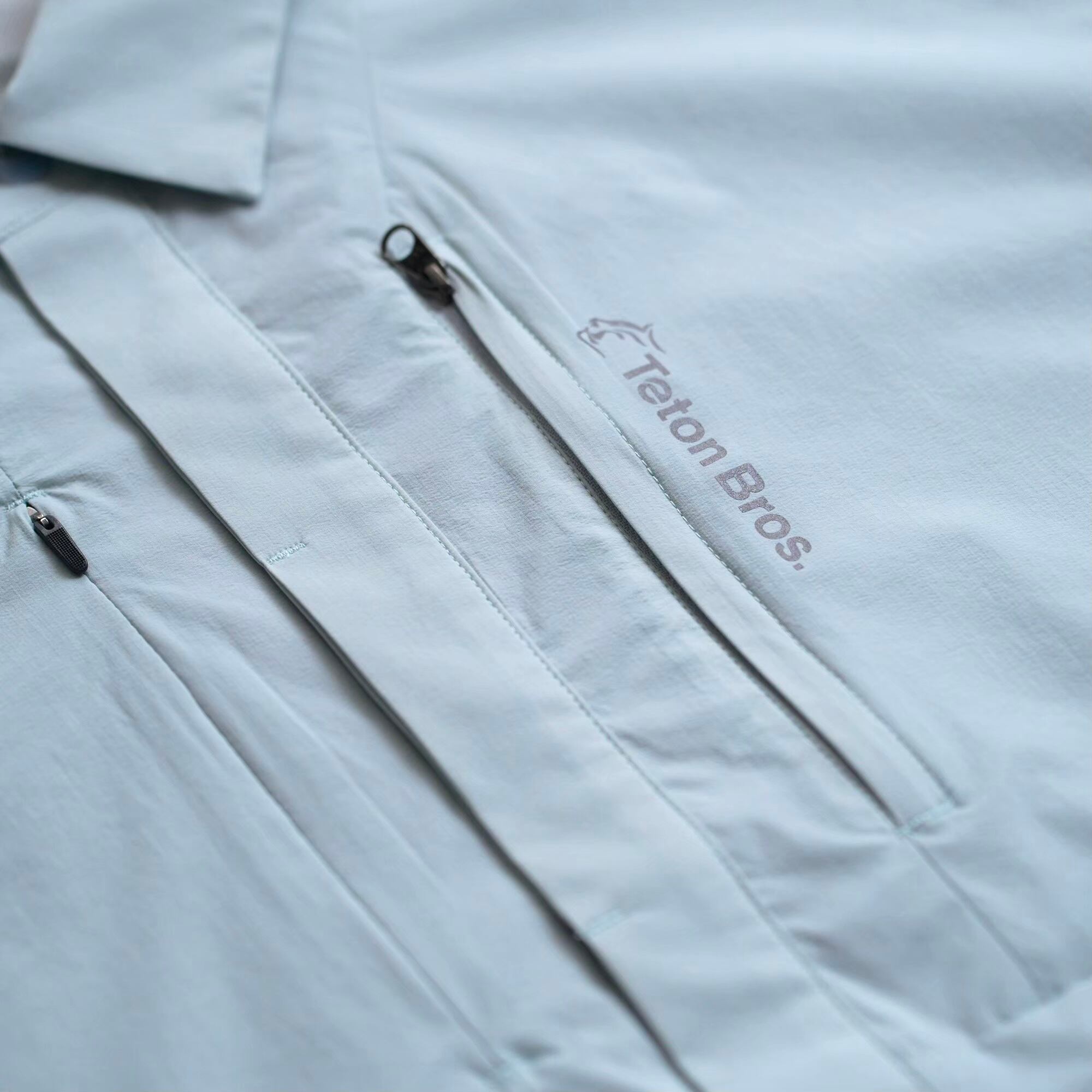 ダブルポケット、釣りなどに便利