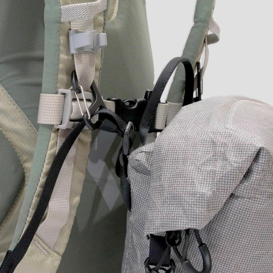 ショルダーに取り付けることで荷重分散できます