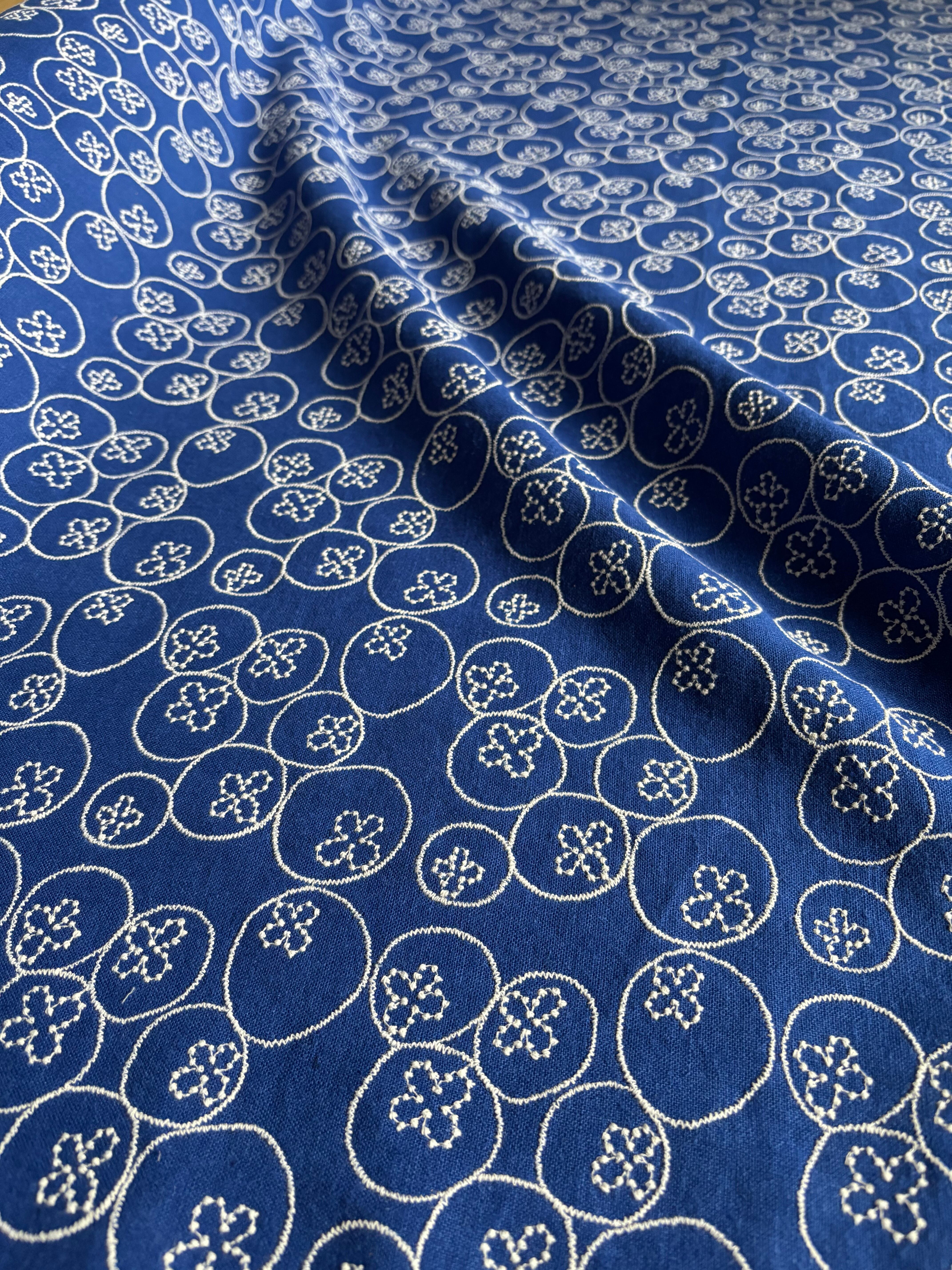 ブルー×アイボリー