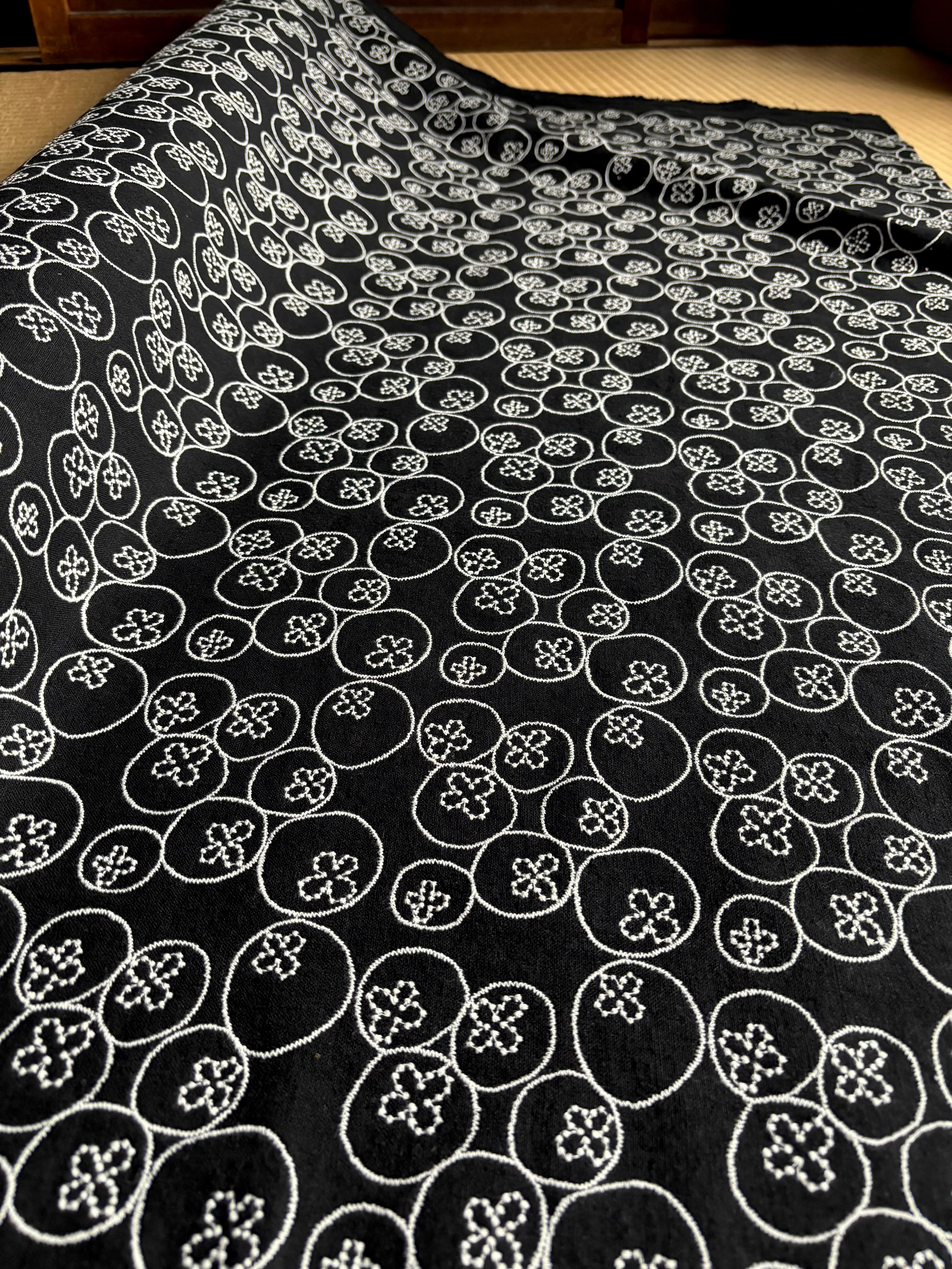 ブラック×アイボリー