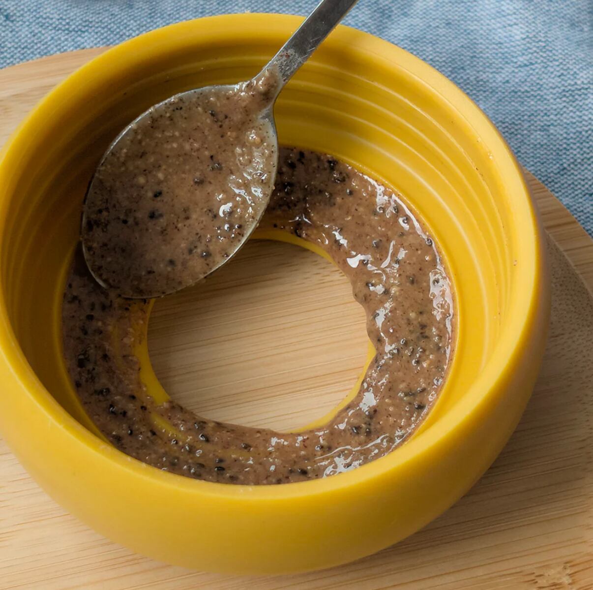 【塗るおやつ】 蓋の裏面にちゅーるなど塗って長時間かけてペロペロタイム！