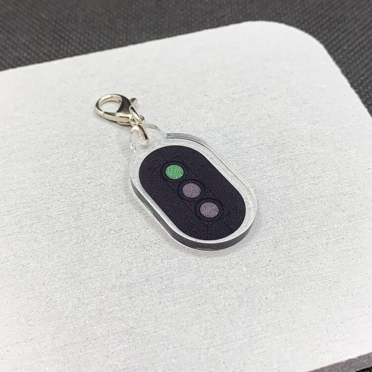 三位式信号機 <三現示色灯式・LED型・進行現示> (オモテ面)